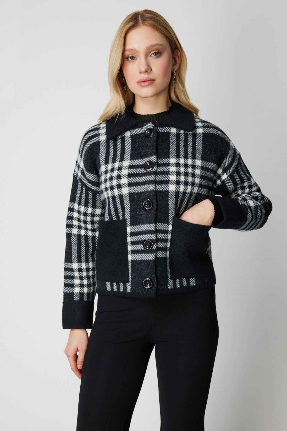 On Kadın Ekoseli Torba Cepli Hırka 65928 Siyah - 2