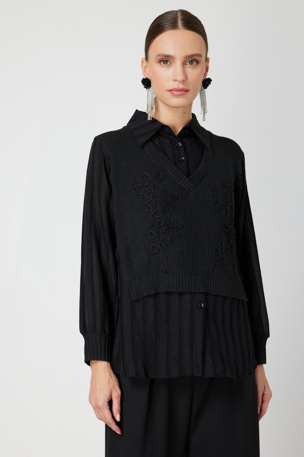 On Kadın İşlemeli Çift Kumaşlı Bluz 60351 Siyah - 1