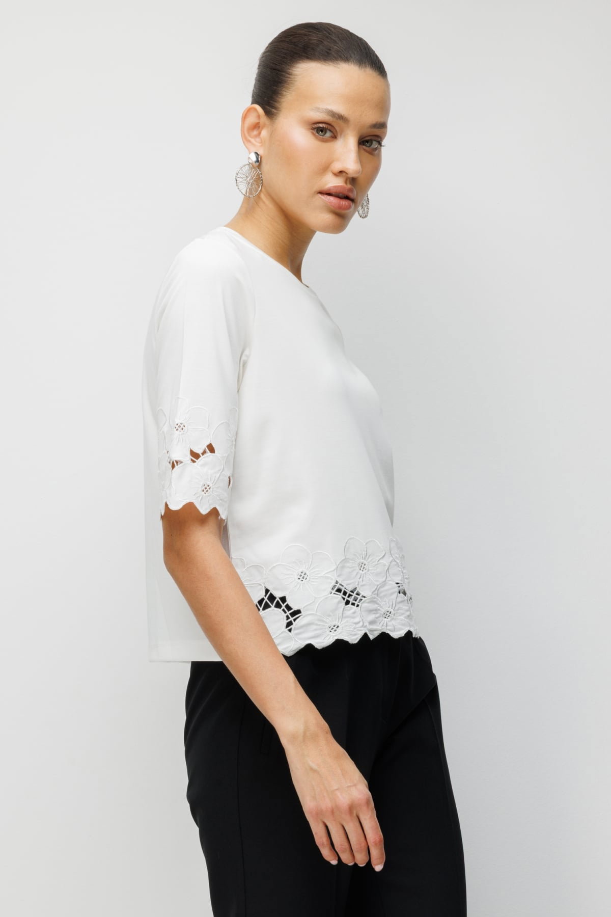 On Kadın İşlemeli Sıfır Yaka Bluz 71386 Ekru - 2