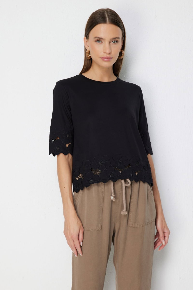 On Kadın İşlemeli Sıfır Yaka Bluz 71386 Siyah - On