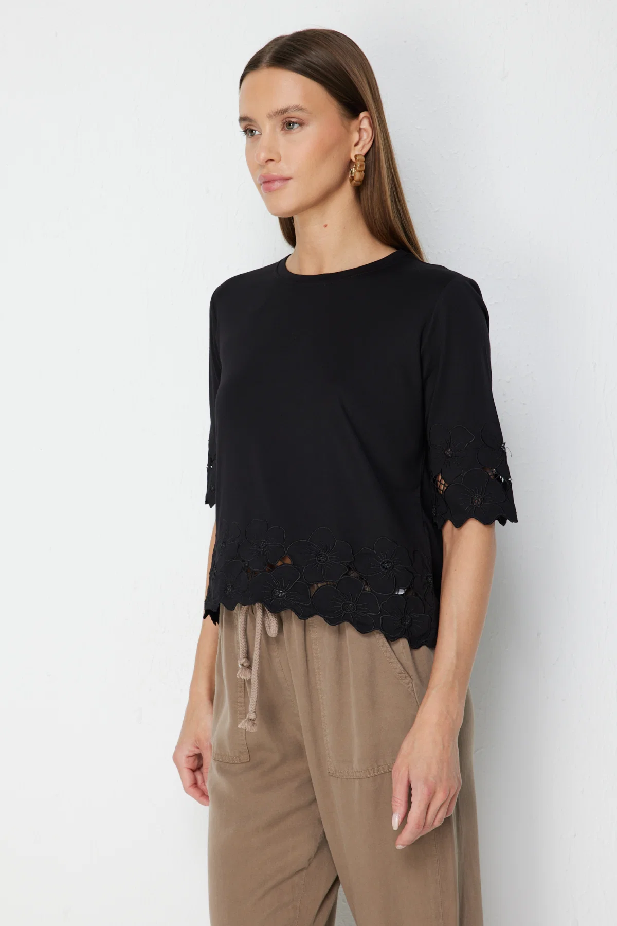 On Kadın İşlemeli Sıfır Yaka Bluz 71386 Siyah - 2
