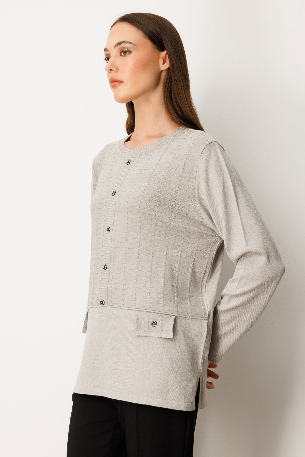 On Kadın Kabartma Desenli Süs Düğmeli Triko Kazak 65358 Gri - 2