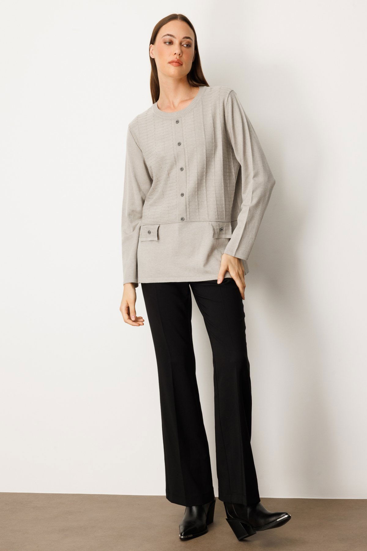 On Kadın Kabartma Desenli Süs Düğmeli Triko Kazak 65358 Gri - 3