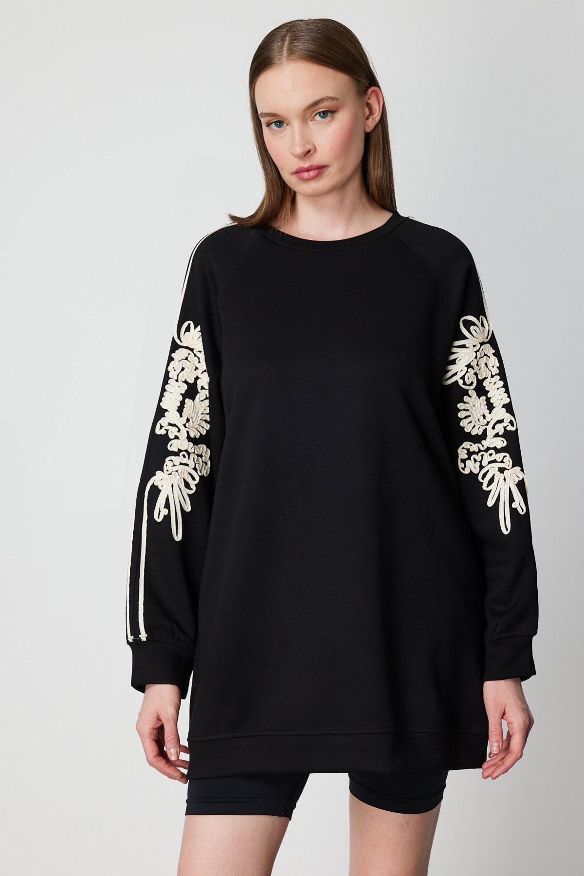 On Kadın Kolları İşlemeli Cep Detaylı Tunik 66381 Siyah - 1