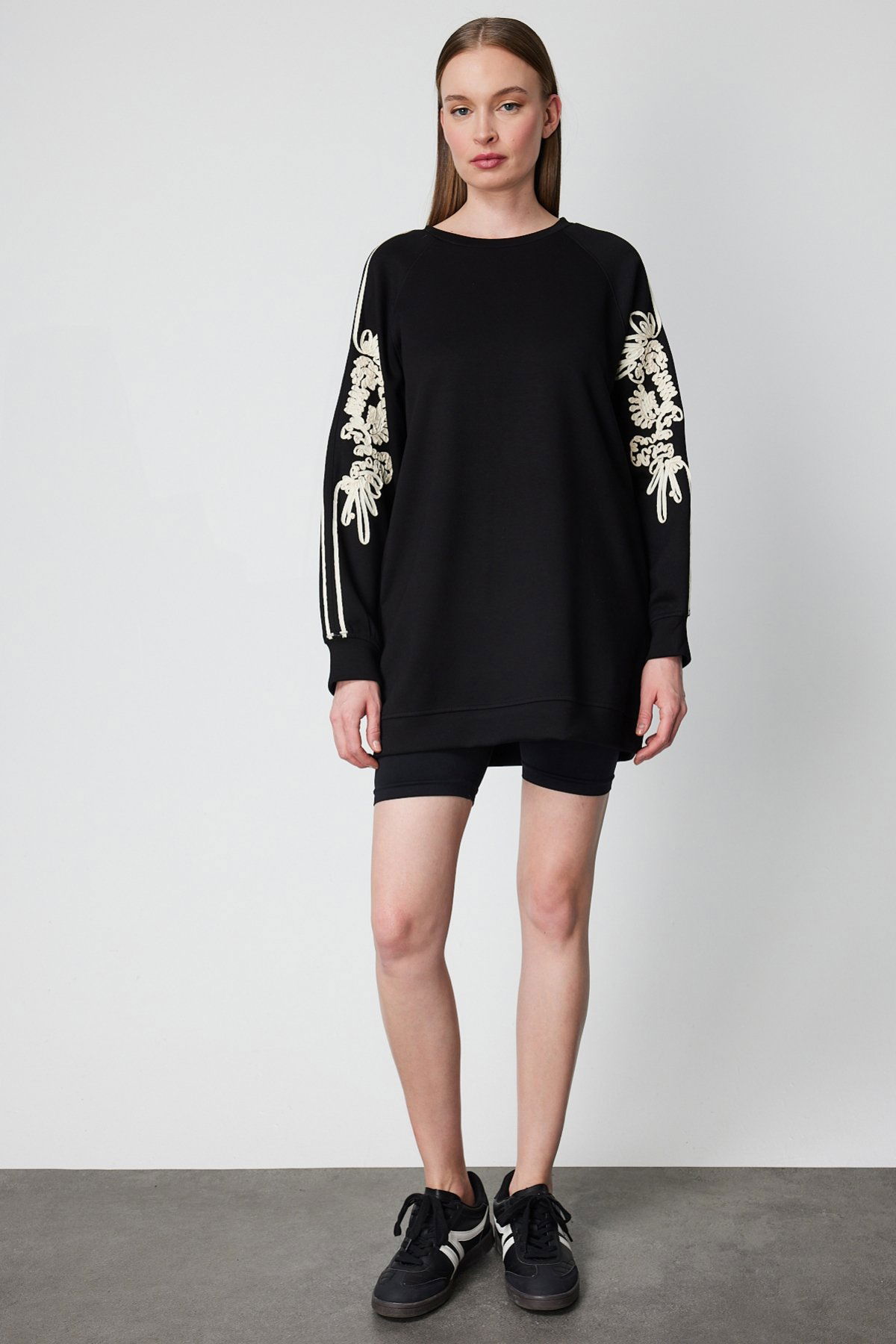 On Kadın Kolları İşlemeli Cep Detaylı Tunik 66381 Siyah - 3