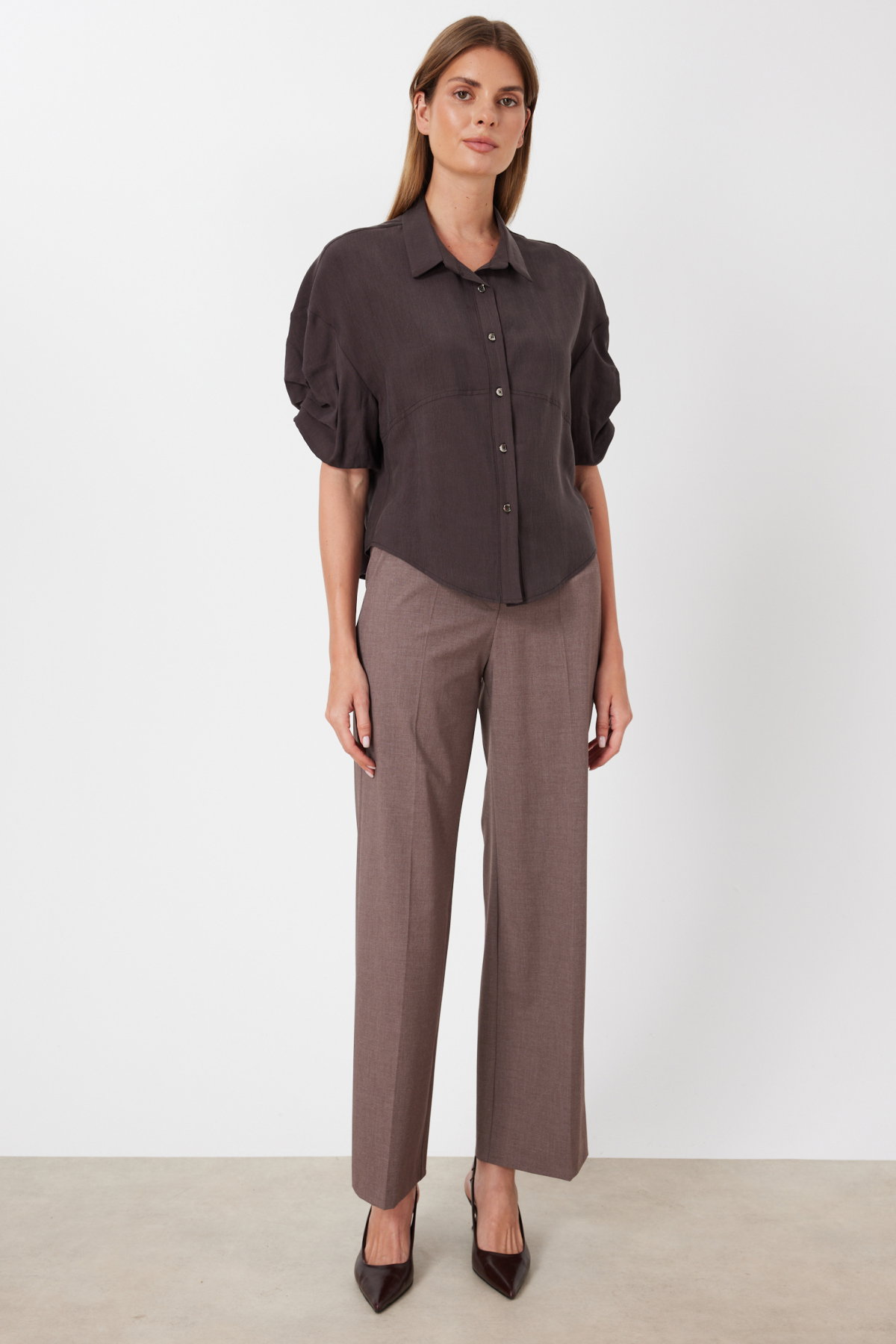 On Kadın Kolu Büzgülü Kısa Kollu Gömlek 74319 Kahverengi - 3