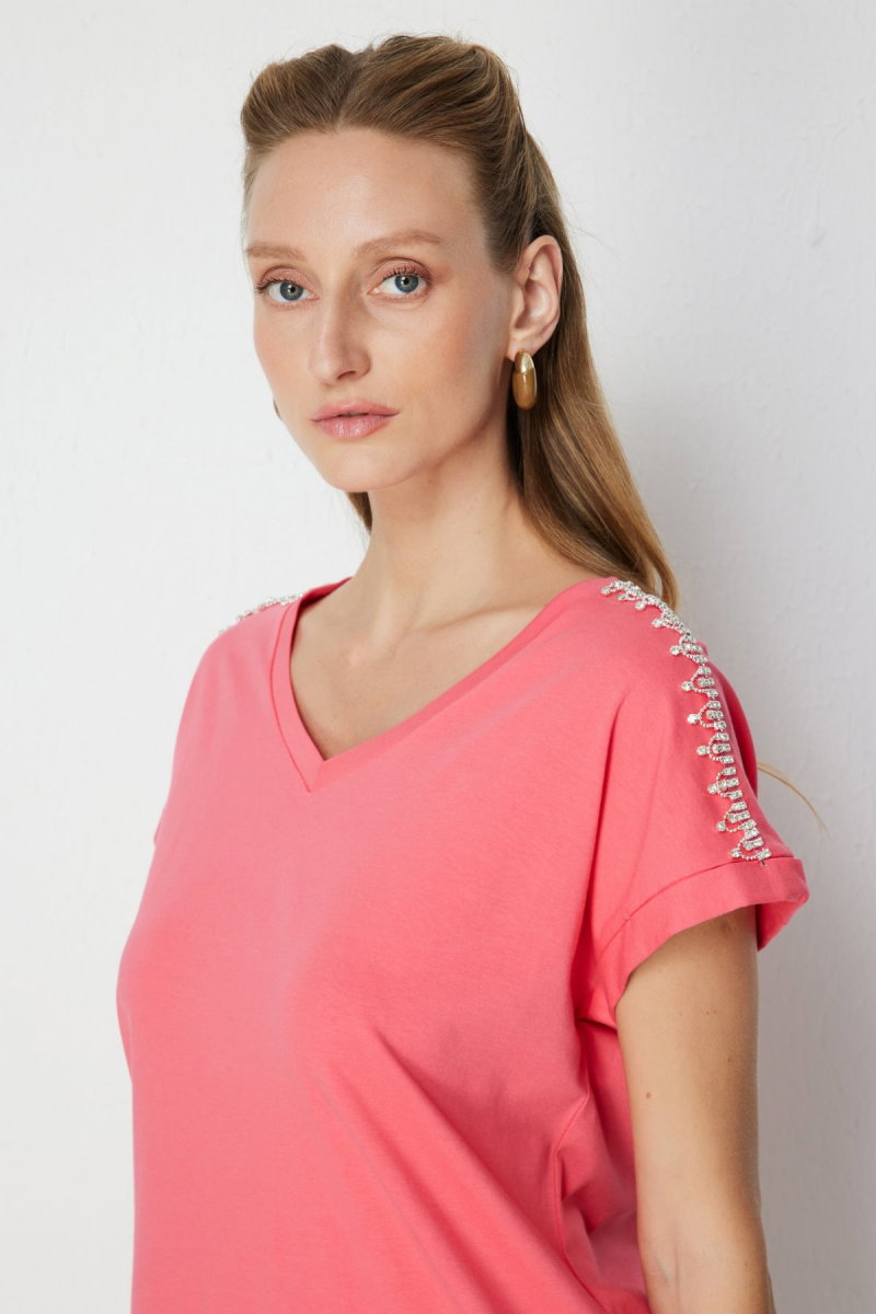 On Kadın Omuzları Taşlı V Yaka Pamuklu T-Shirt 71415 Mercan - 2