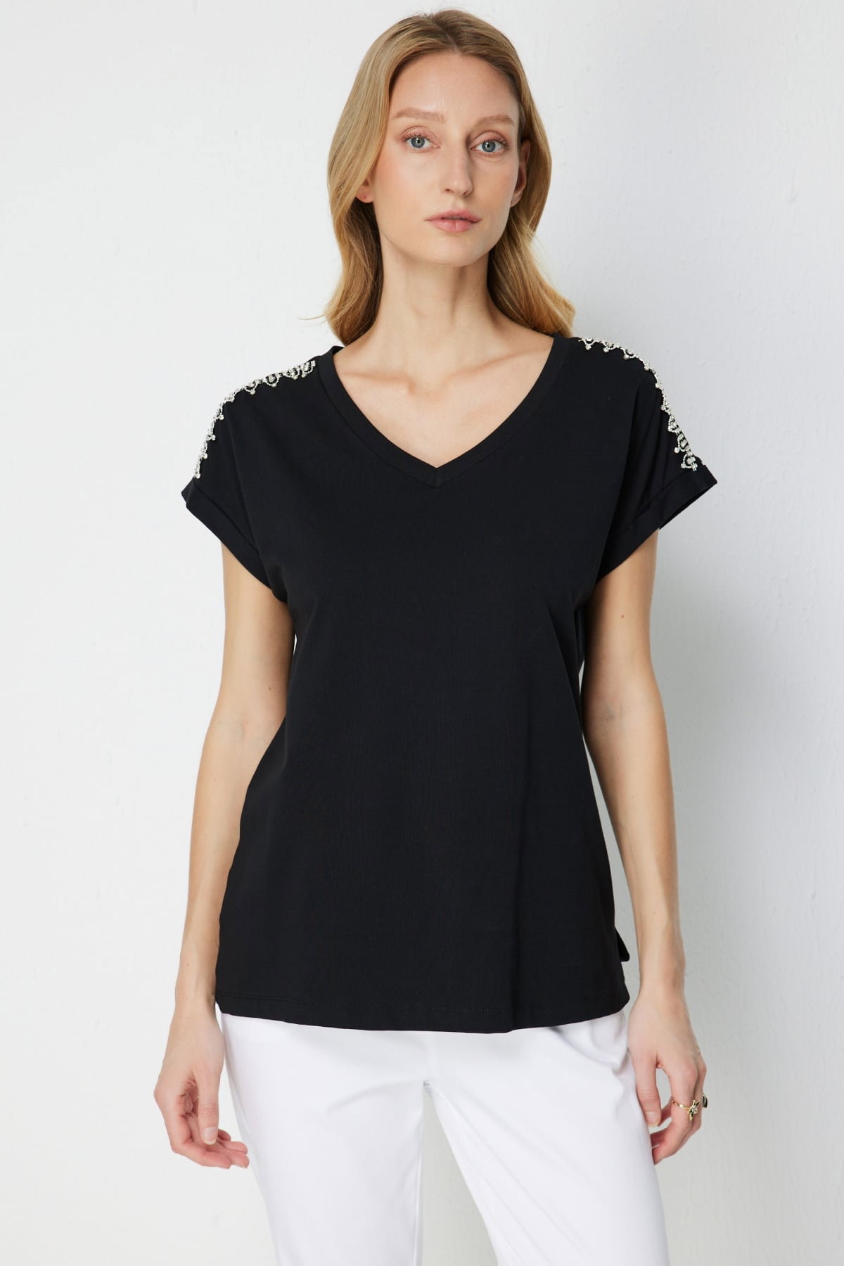 On Kadın Omuzları Taşlı V Yaka Pamuklu T-Shirt 71415 Siyah - 1