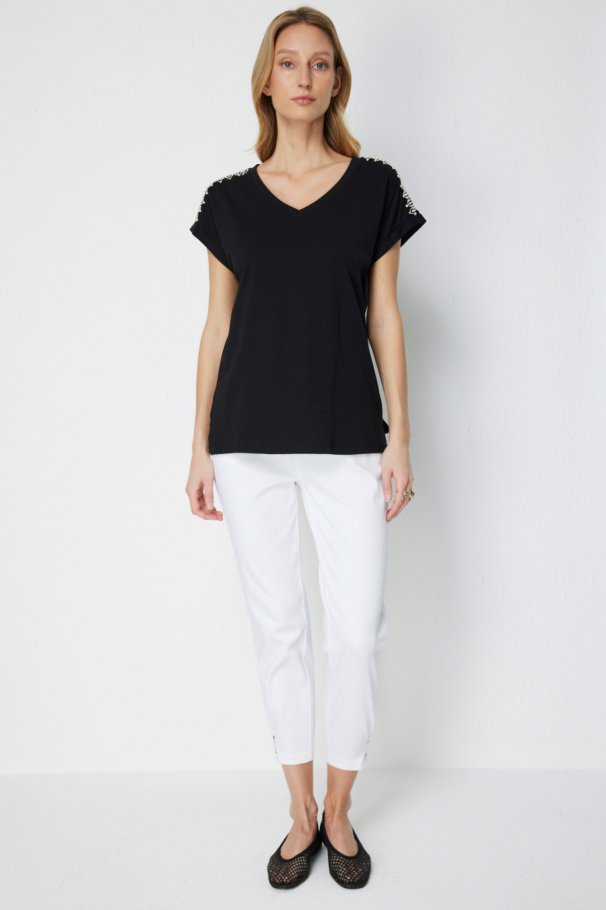 On Kadın Omuzları Taşlı V Yaka Pamuklu T-Shirt 71415 Siyah - 3