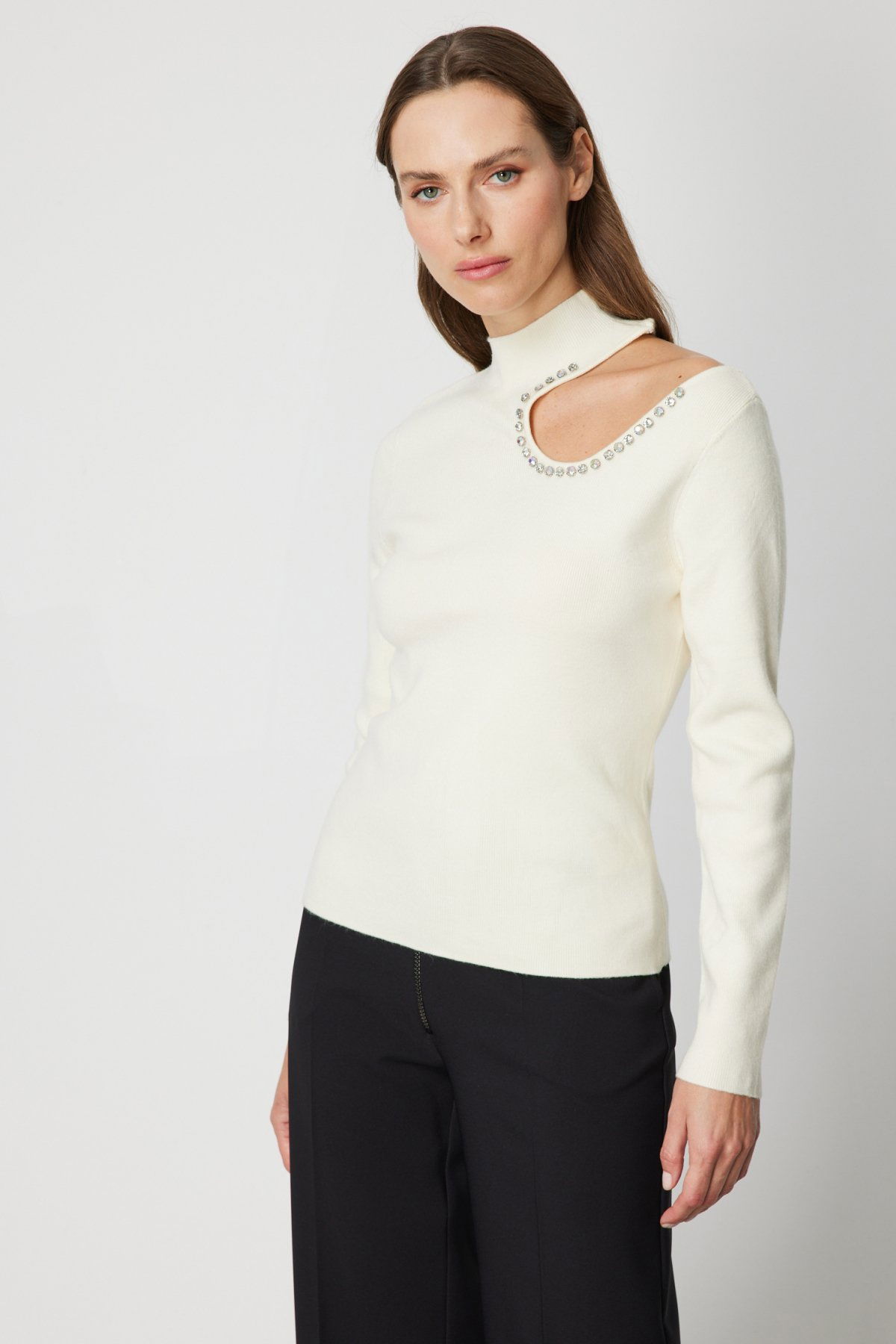 On Kadın Omzu Açık Taş Detaylı Triko Kazak 60309 Ekru - 2