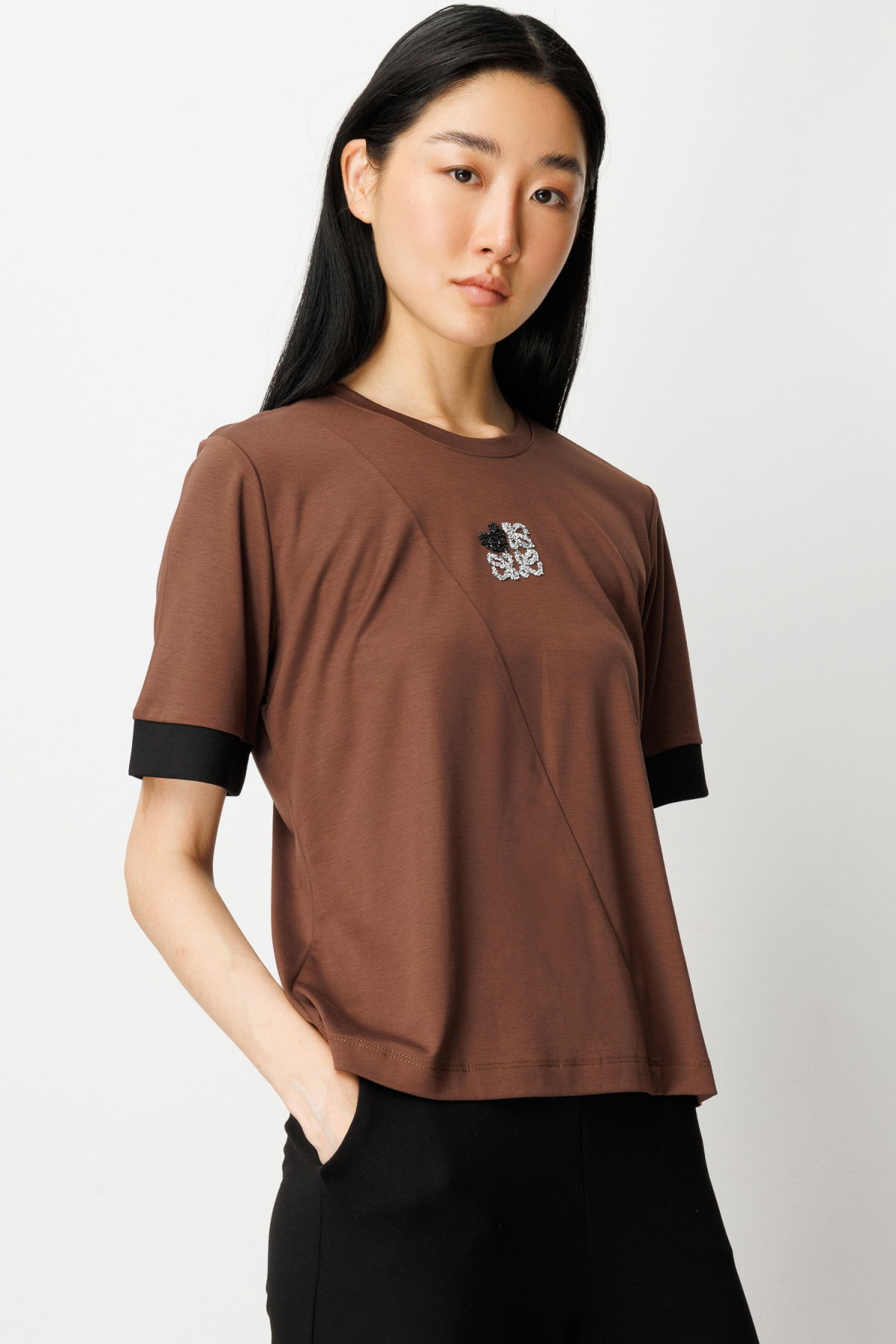 On Kadın Önü Taşlı Sıfır Yaka Bluz 61331 Kahve-Siyah - 2