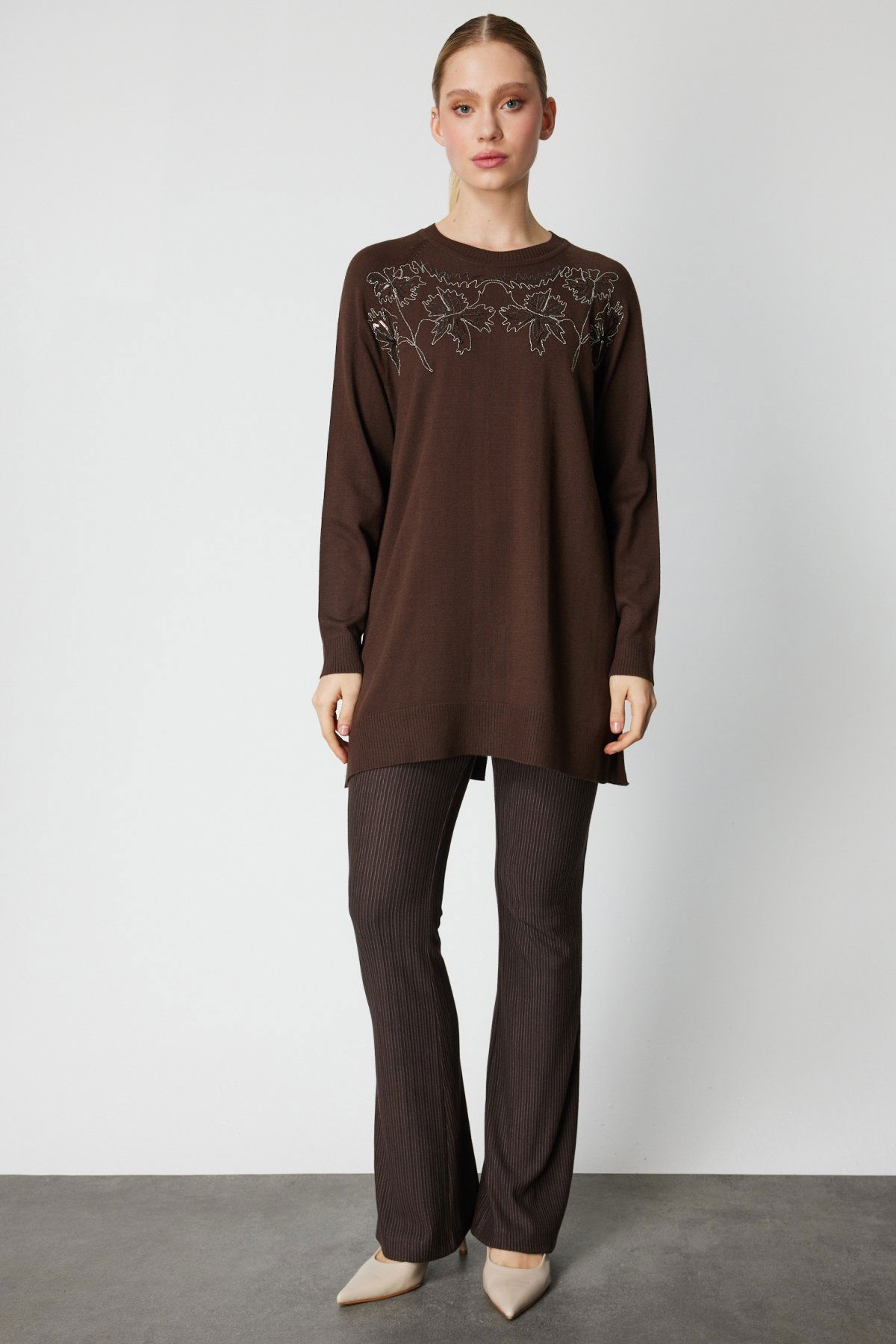 On Kadın Önü Zincirli Desenli Uzun Triko Kazak 65387 Kahverengi - 3