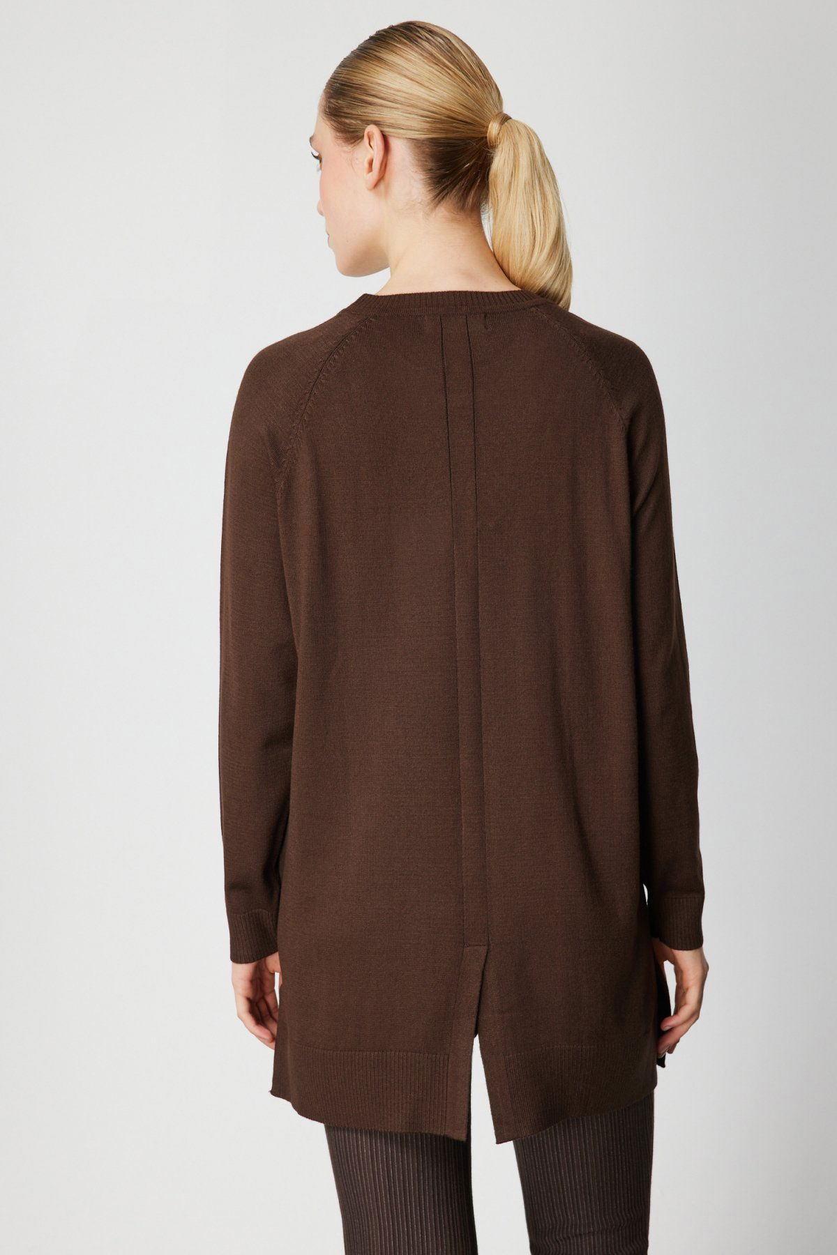 On Kadın Önü Zincirli Desenli Uzun Triko Kazak 65387 Kahverengi - 4