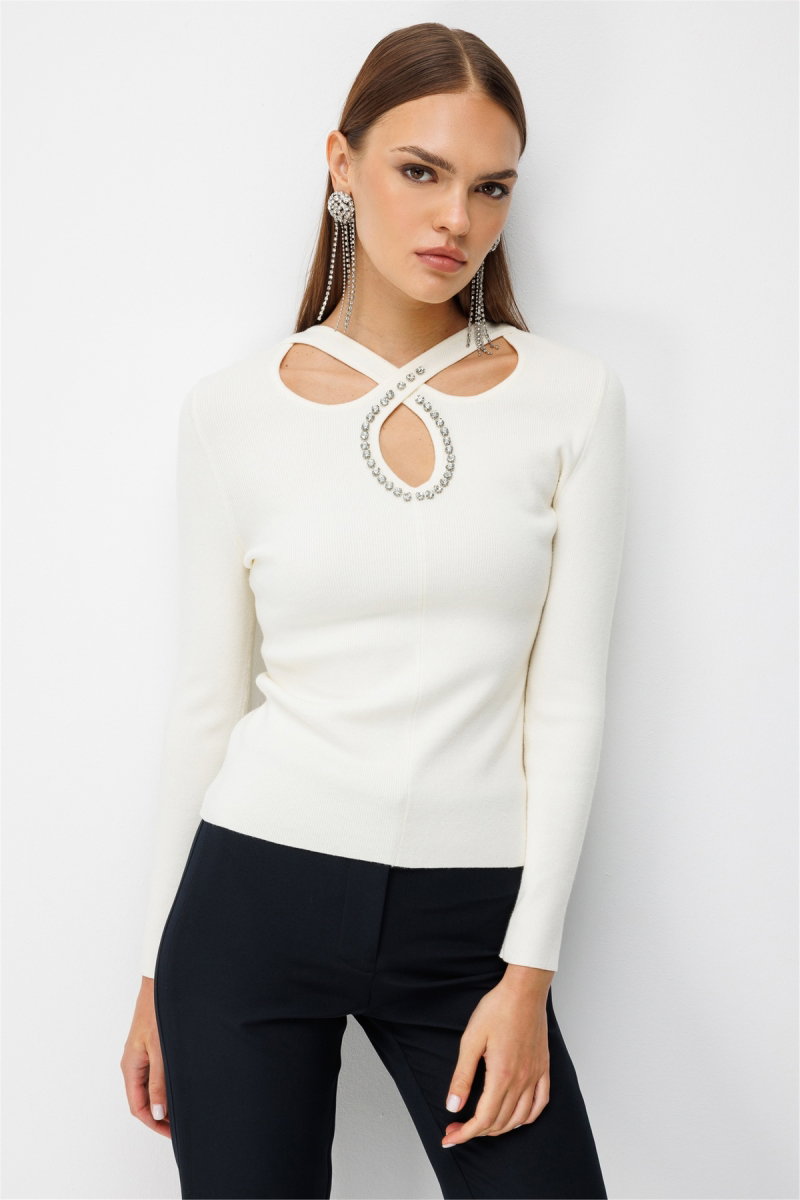 On Kadın Pencere Detaylı Taşlı Triko Kazak Beyaz - On