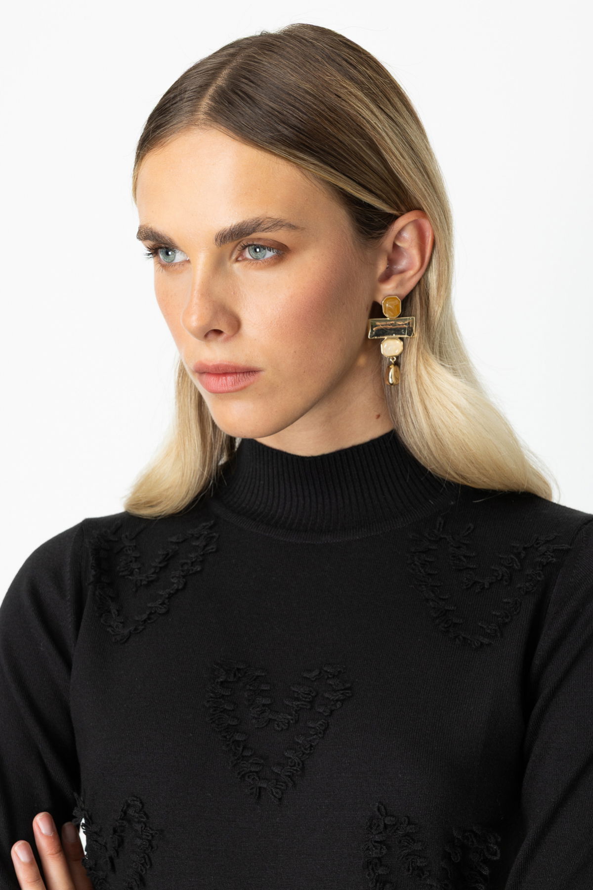 On Kadın Püsküllü Kalp Detaylı Dik Yaka Kazak 65325 Siyah - 2