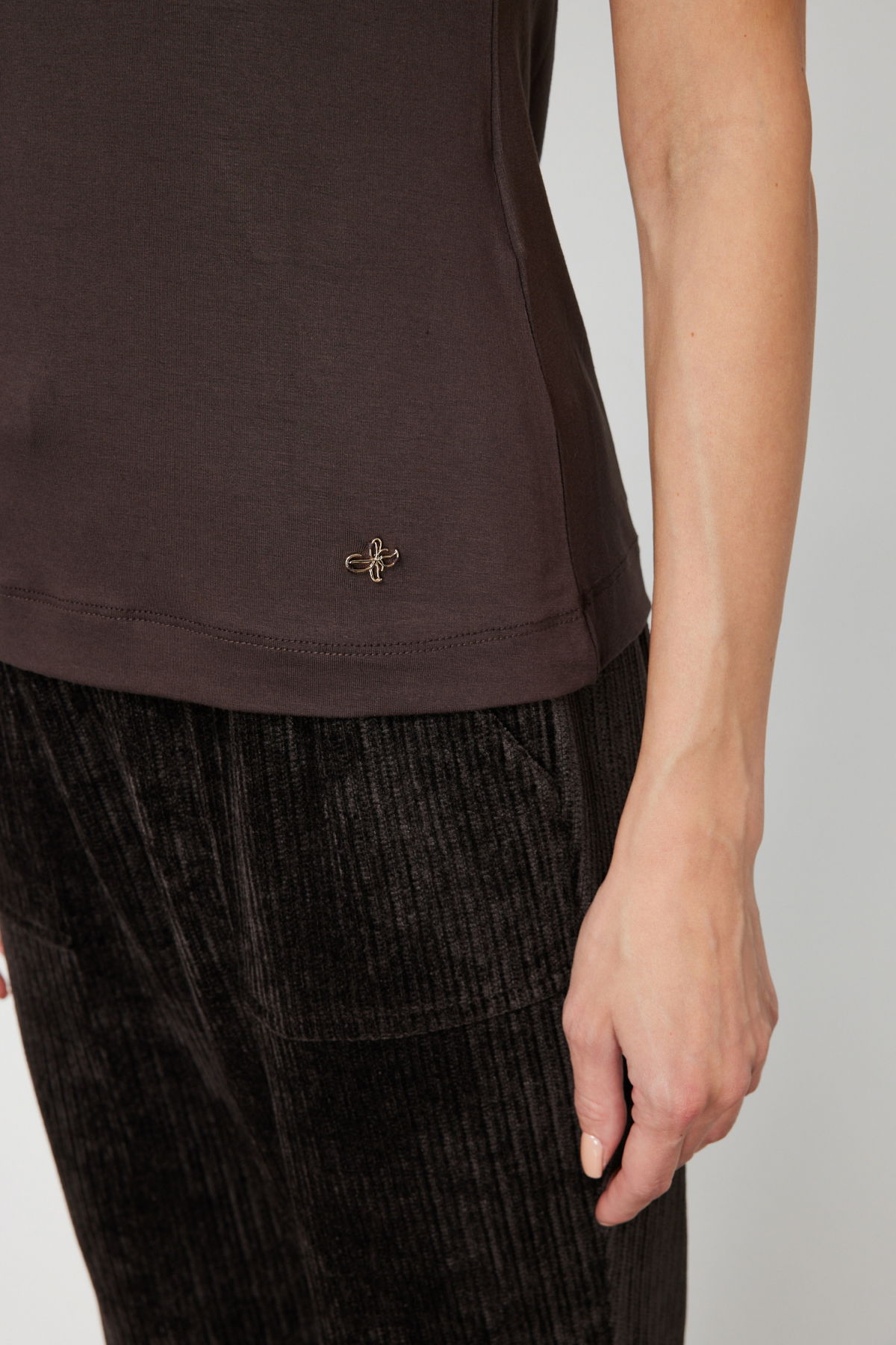 On Kadın Sıfır Yaka Ay Kol Basic Bluz 61302 Kahverengi - 3