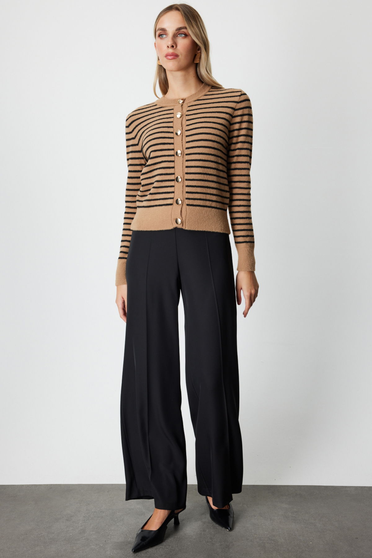 On Kadın Sıfır Yaka Çizgili Hırka 63901 Camel - 3