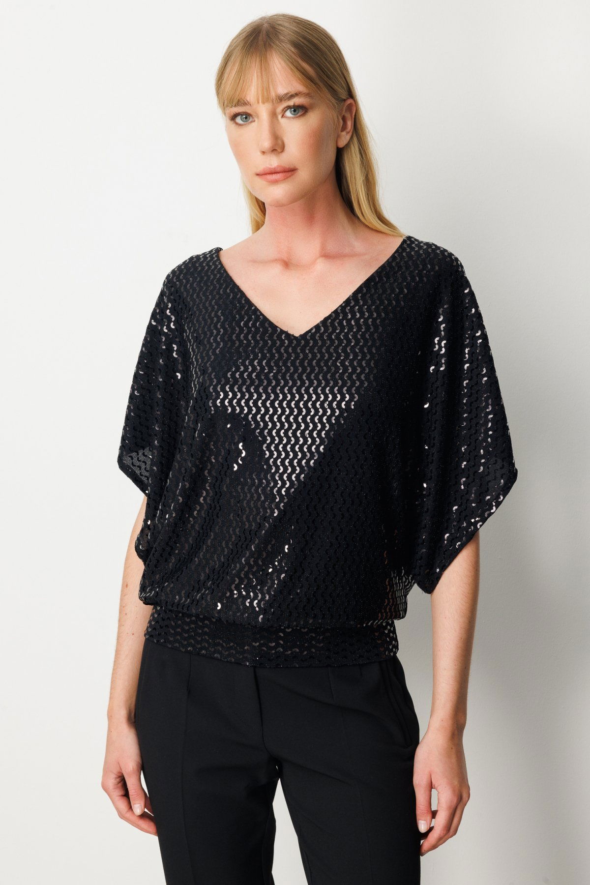 On Kadın Sırt Dekolteli Pullu Bluz 61378 Siyah - 1