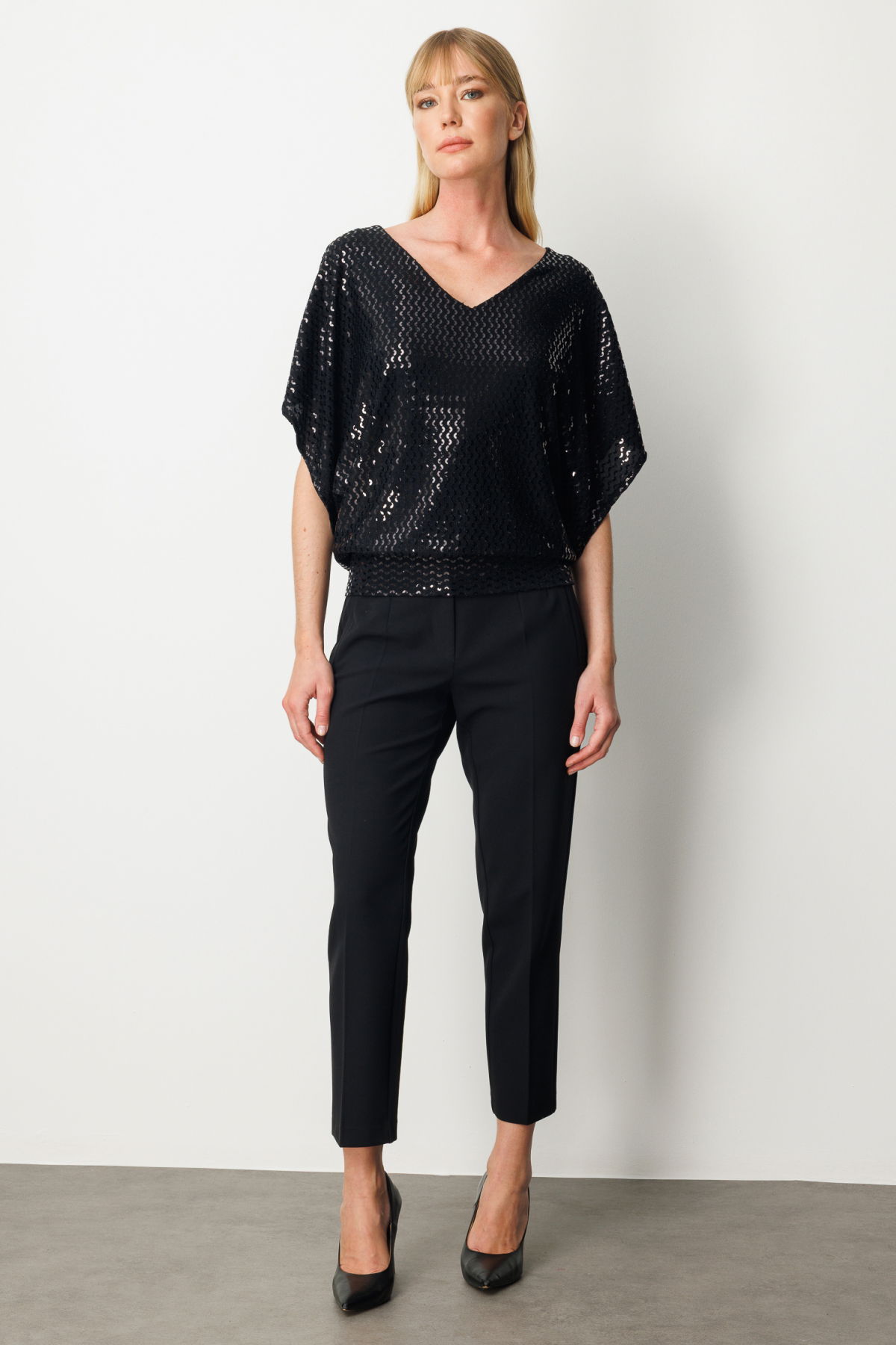 On Kadın Sırt Dekolteli Pullu Bluz 61378 Siyah - 3