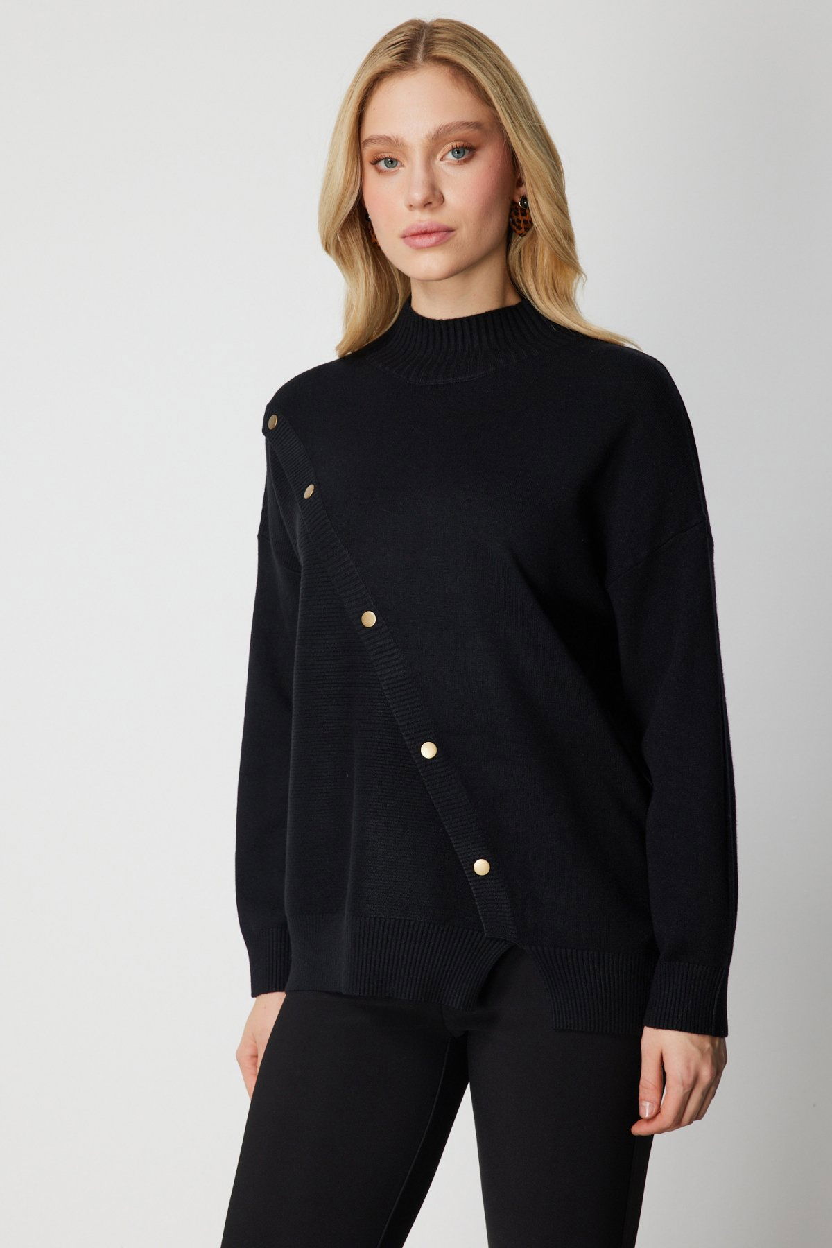 On Kadın Süs Düğmeli Dik Yaka Triko Kazak 60419 Siyah - 2