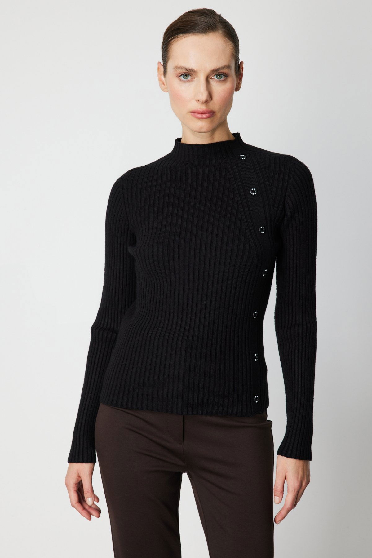 On Kadın Süs Düğmeli Fitilli Triko Kazak 69312 Siyah - 1