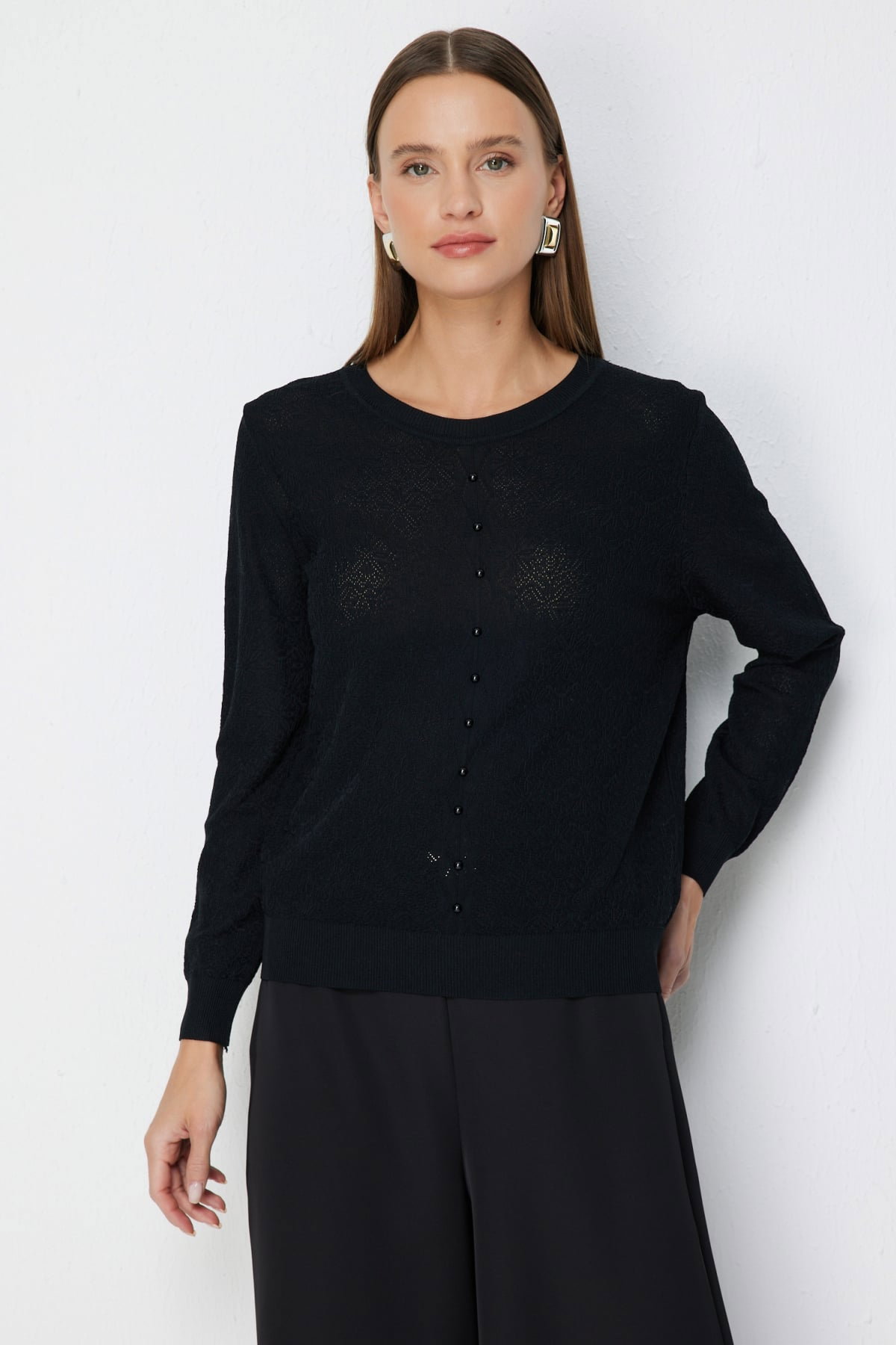 On Kadın Süs Düğmeli Kumaşı Desenli Bluz 70432 Siyah - 1