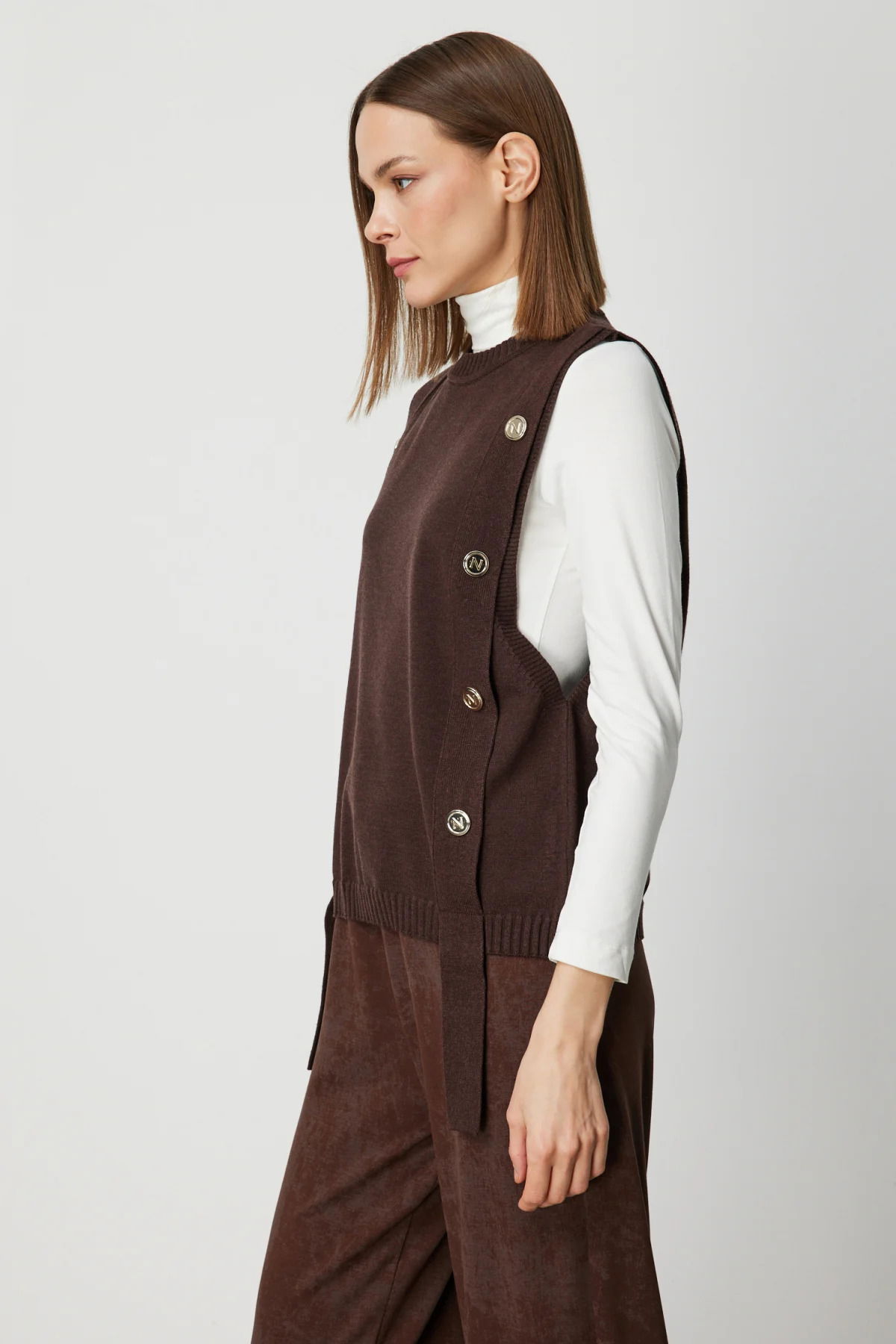 On Kadın Süs Düğmeli Sıfır Yaka Süveter 69310 Kahverengi - 2