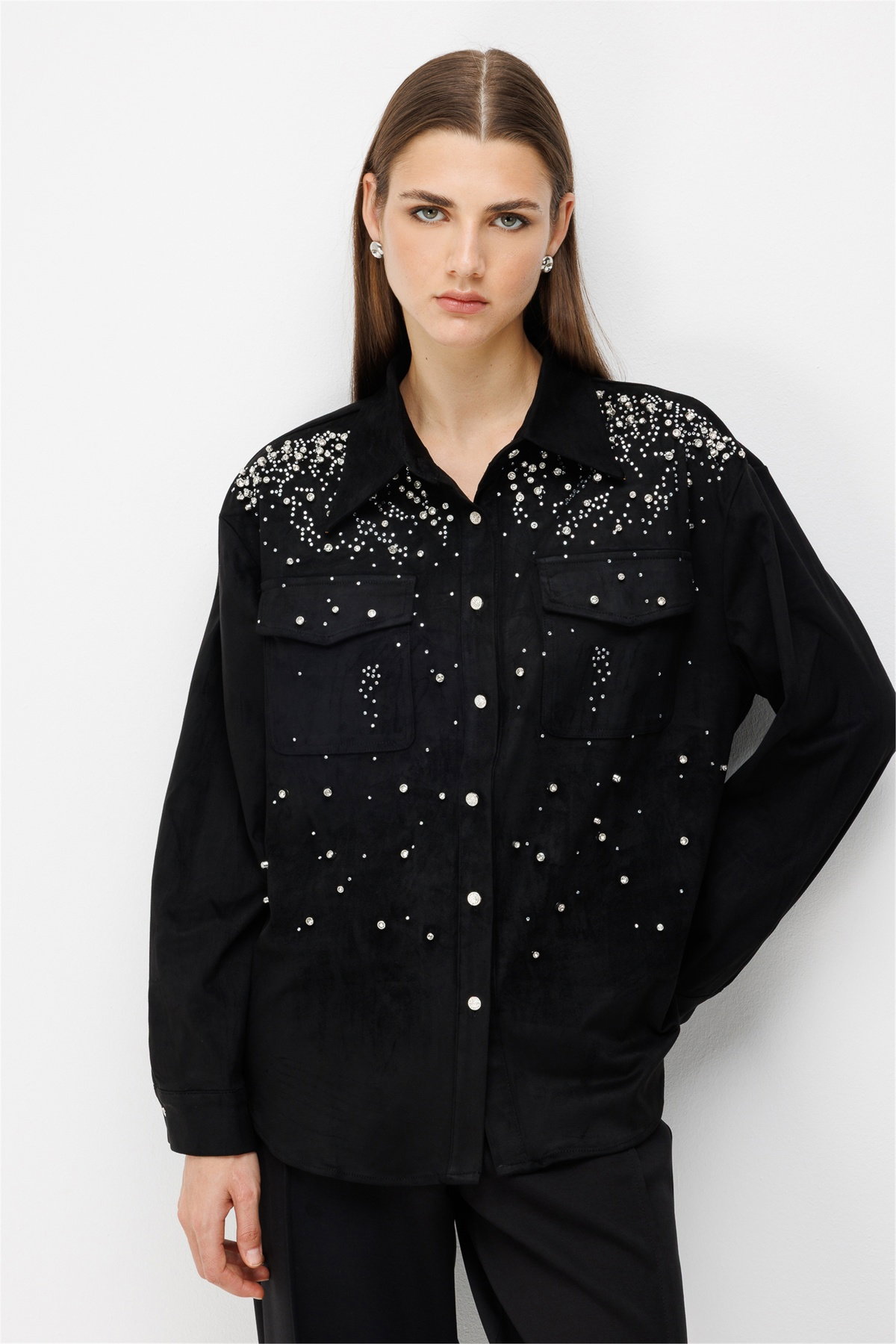 On Kadın Taş İşlemeli Kapak Cepli Süet Gömlek Siyah - 1
