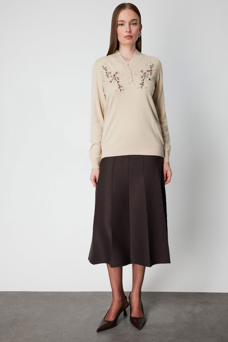 On Kadın V Yaka Çiçek İşlemeli Triko Kazak 65307 Bej - 3