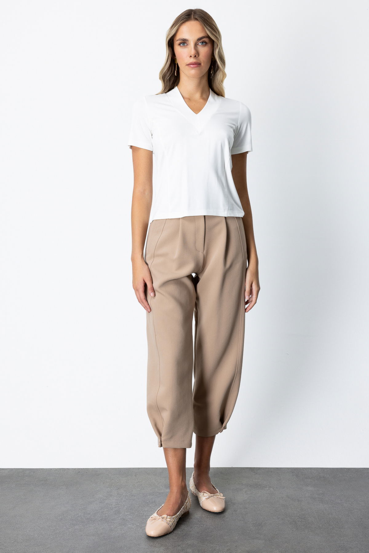 On Kadın V Yaka Dikişli Basic T-Shirt 61341 Ekru - 3