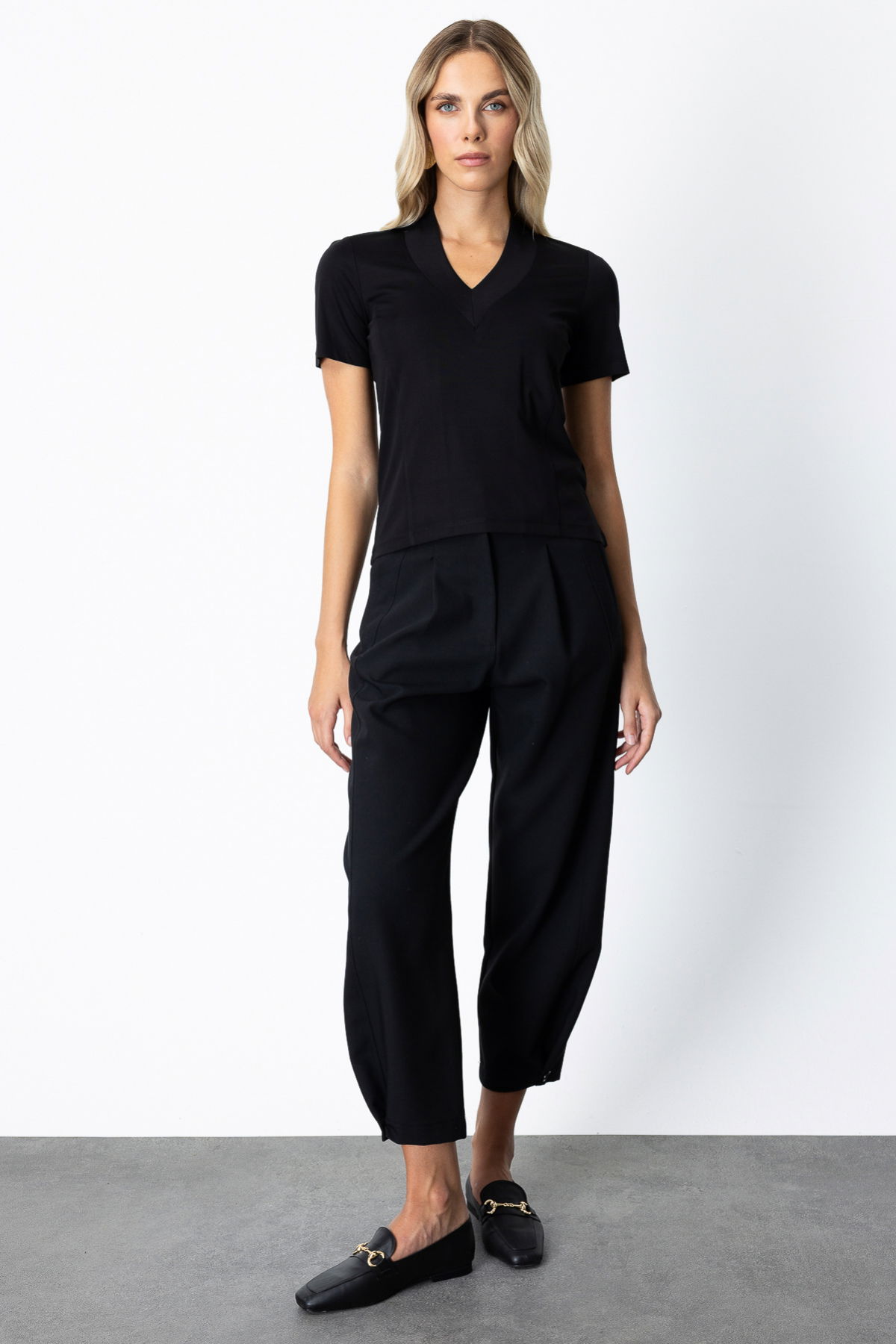 On Kadın V Yaka Dikişli Basic T-Shirt 61341 Siyah - 3
