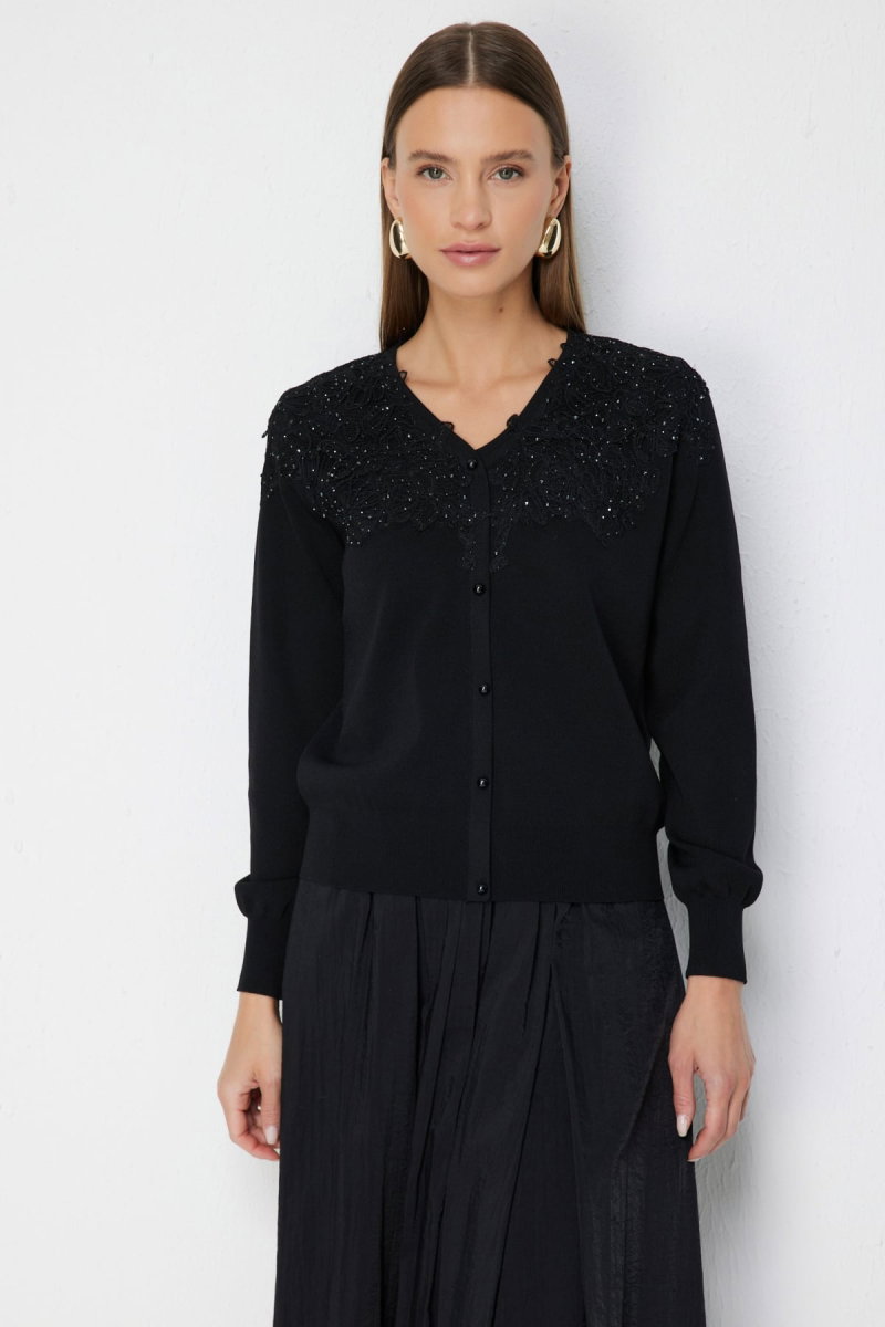 On Kadın V Yaka İşlemeli Triko Bluz 70513 Siyah - On