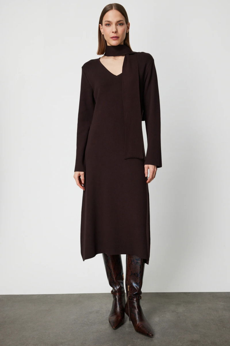 On Kadın V Yaka Kuşaklı Triko Elbise 63401 Kahverengi - On