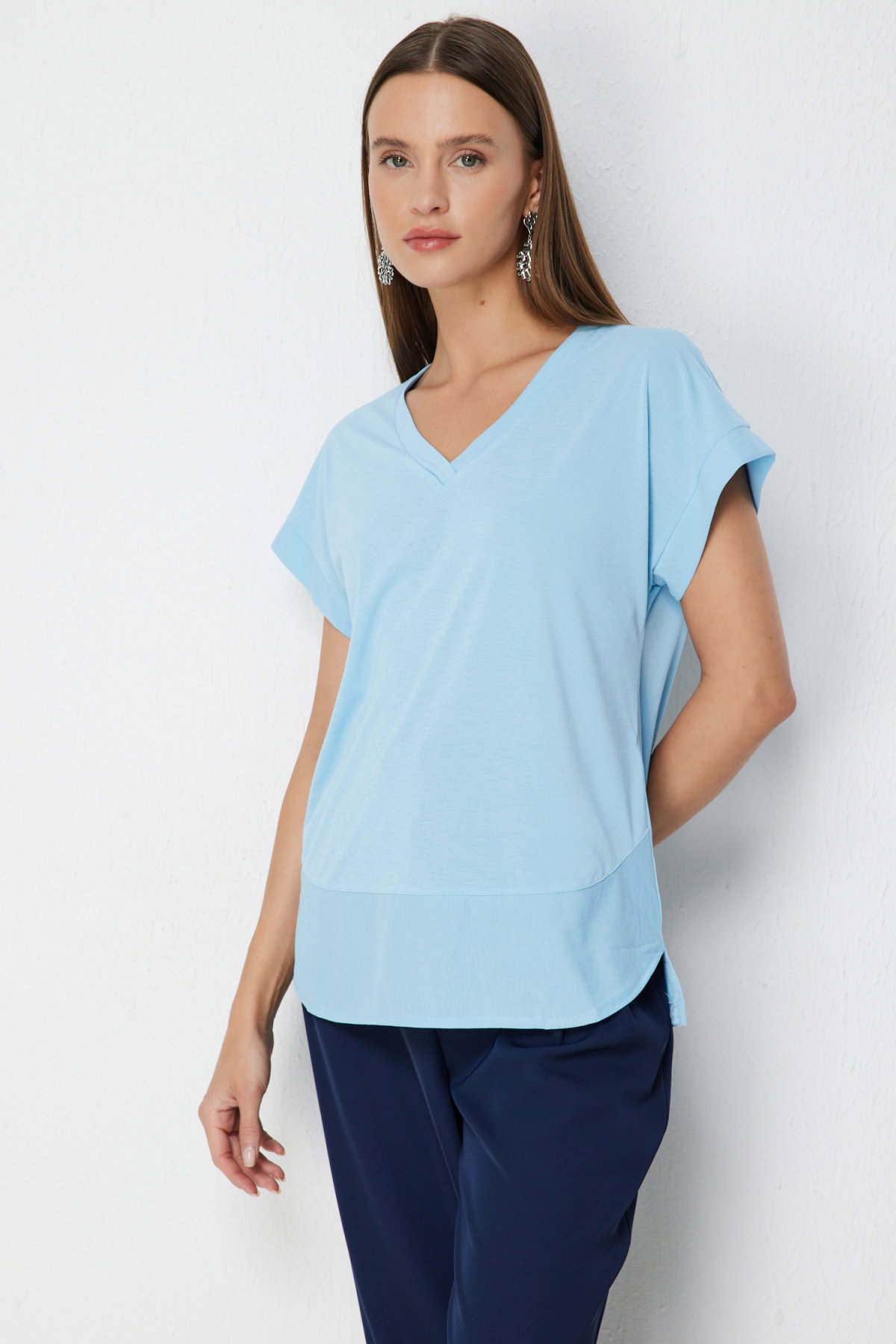 On Kadın V Yaka Parçalı T-Shirt 71475 Açık Mavi - 2