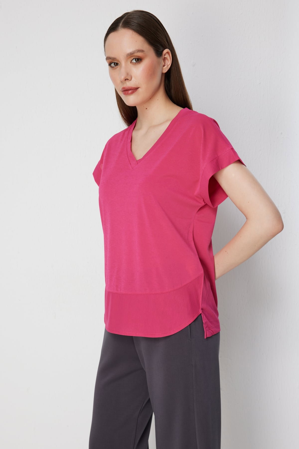 On Kadın V Yaka Parçalı T-Shirt 71475 Fuşya - 2