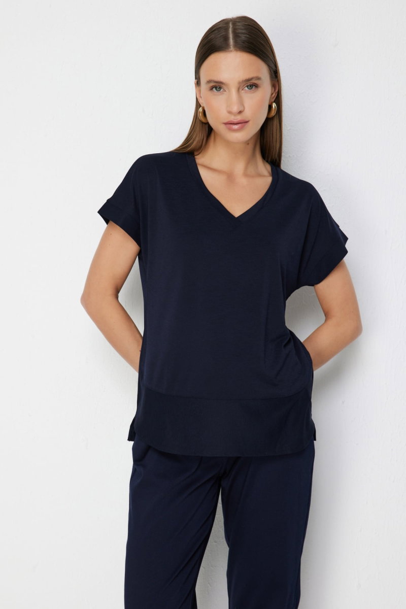 On Kadın V Yaka Parçalı T-Shirt 71475 Lacivert - On