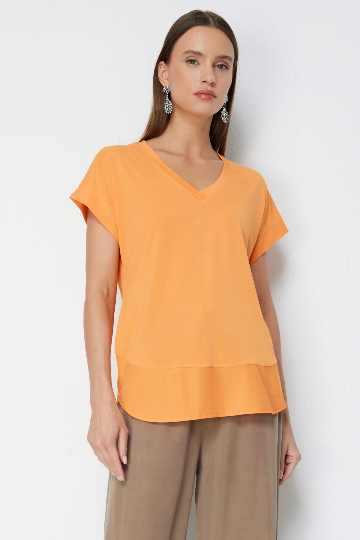 On Kadın V Yaka Parçalı T-Shirt 71475 Oranj - 1
