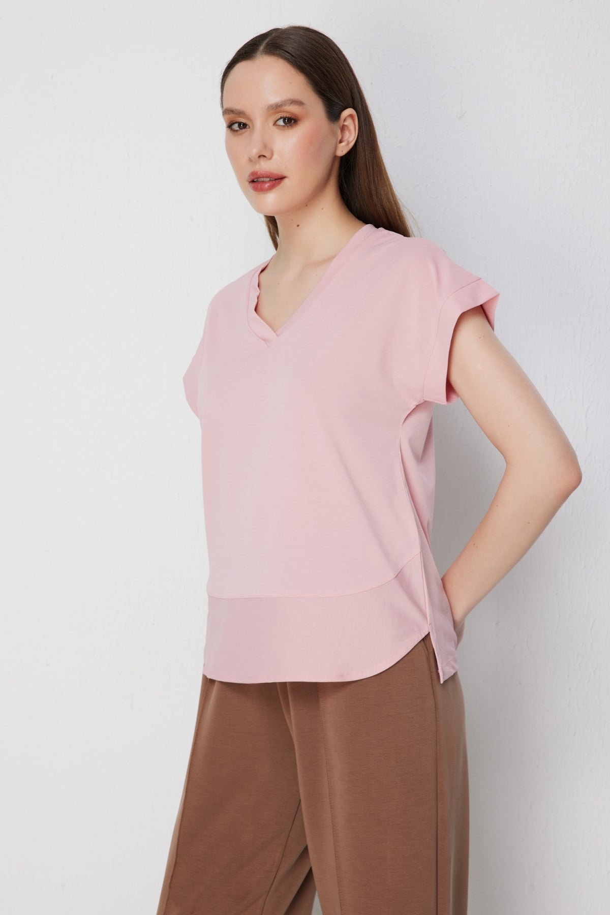 On Kadın V Yaka Parçalı T-Shirt 71475 Pudra - 2