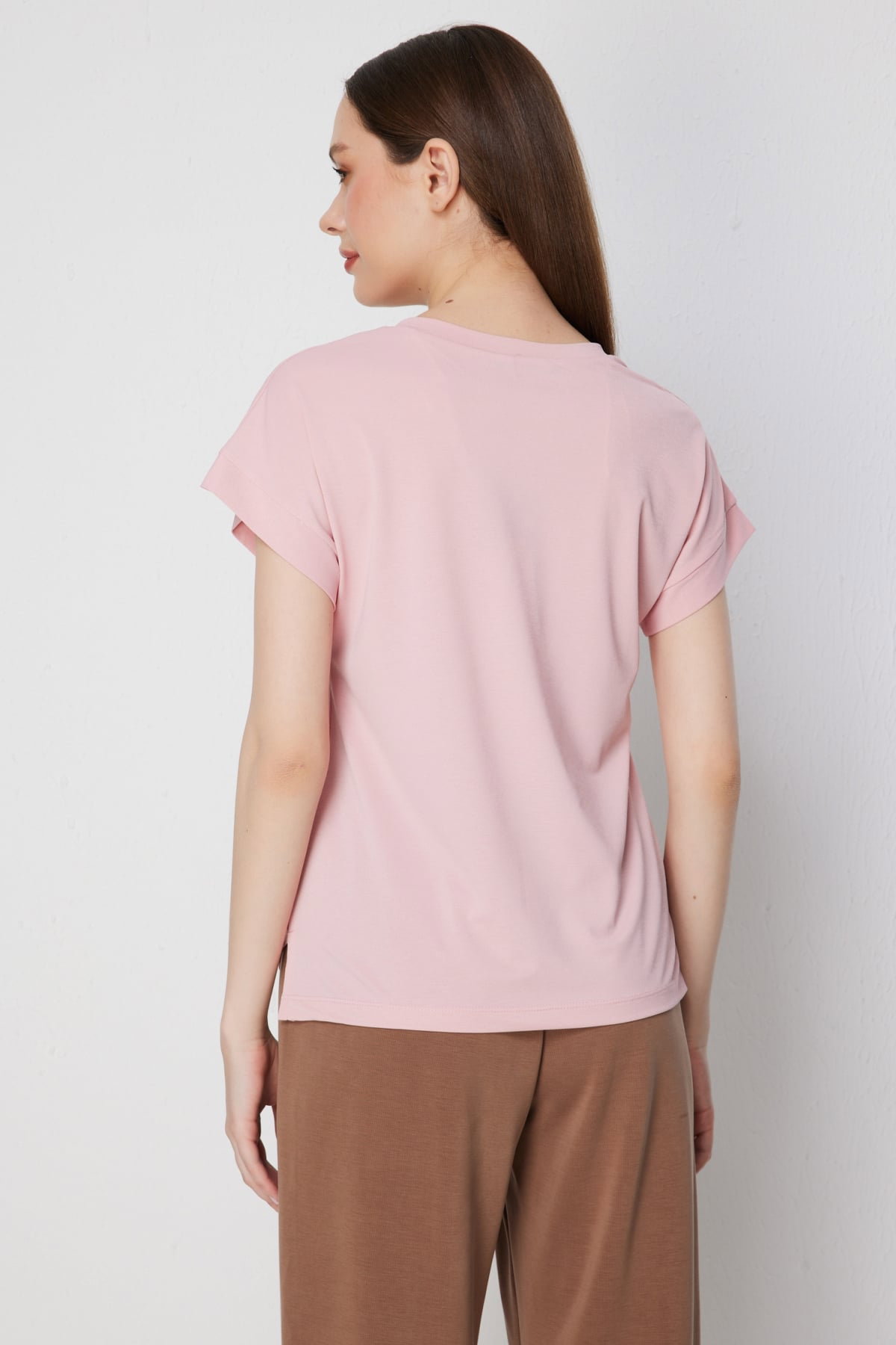 On Kadın V Yaka Parçalı T-Shirt 71475 Pudra - 4