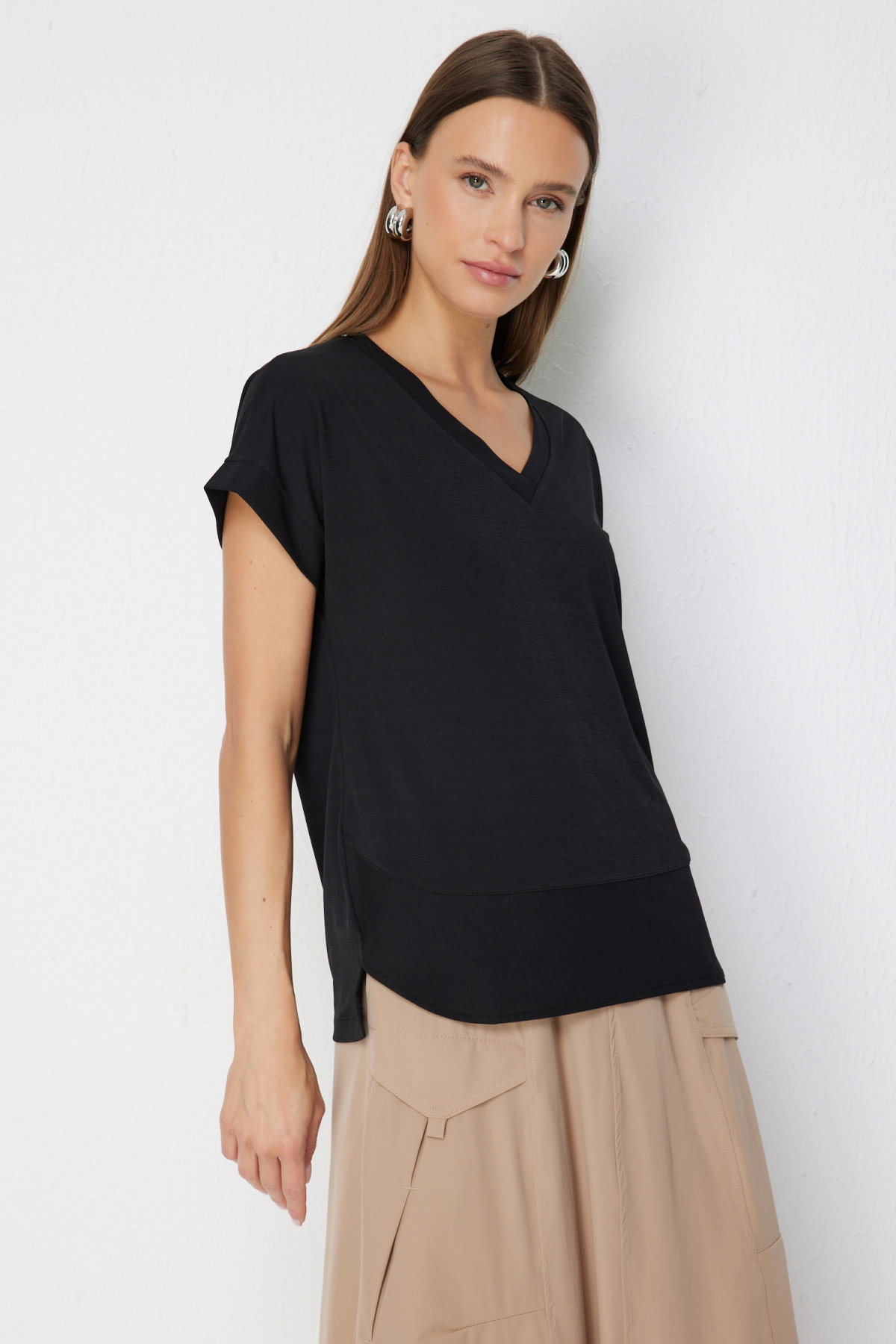 On Kadın V Yaka Parçalı T-Shirt 71475 Siyah - 2