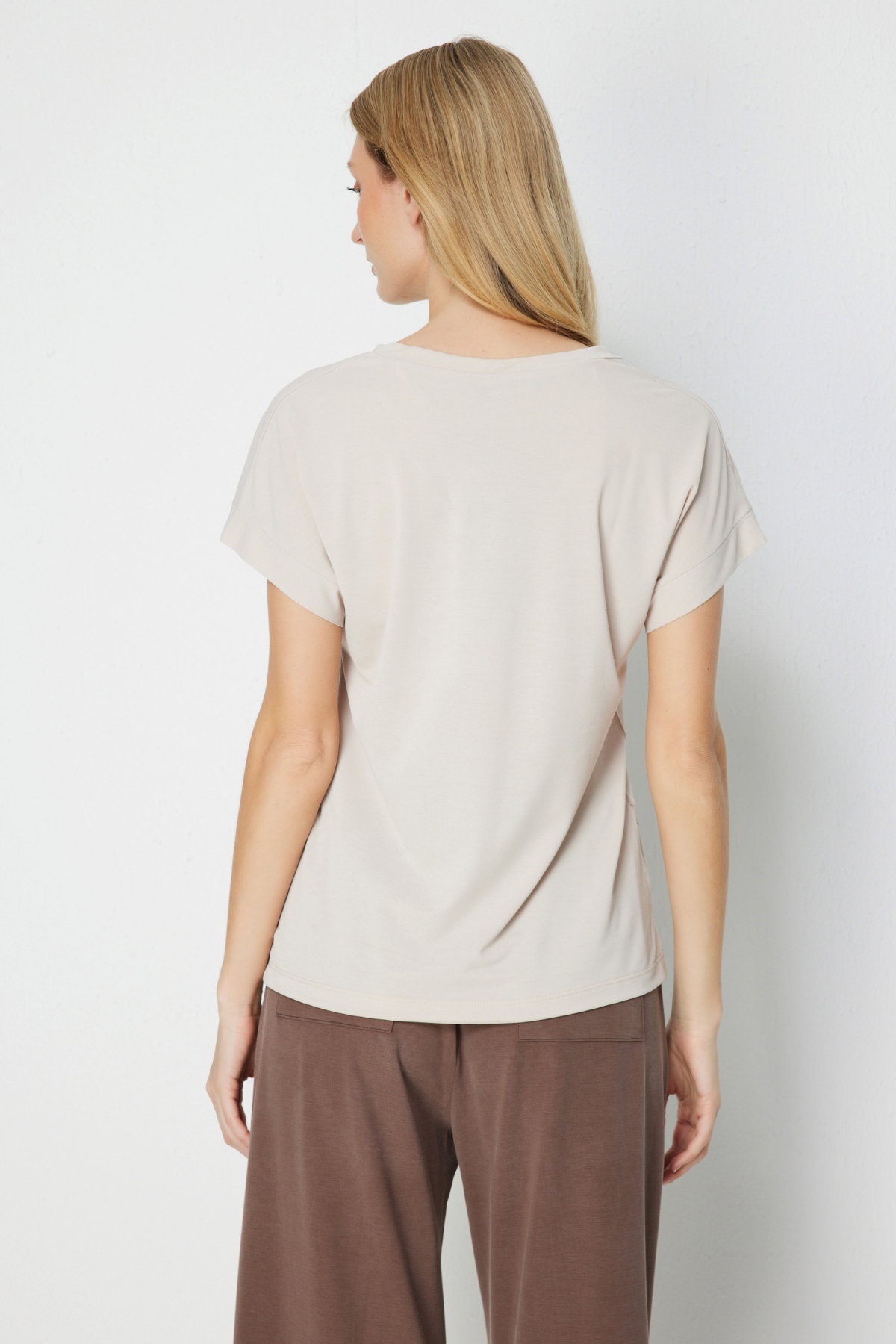 On Kadın V Yaka Parçalı T-Shirt 71475 Taş - 4