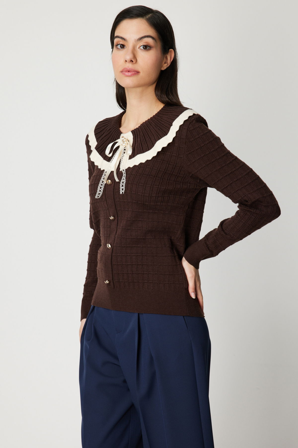 On Kadın Yakası Aksesuarlı Düğmeli Triko Kazak 66351 Kahve-Krem - 2