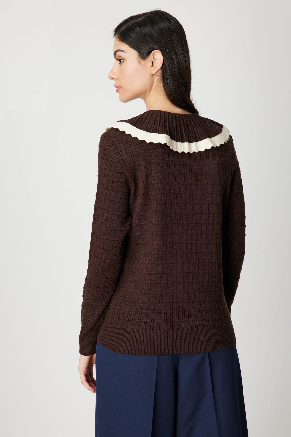 On Kadın Yakası Aksesuarlı Düğmeli Triko Kazak 66351 Kahve-Krem - 4