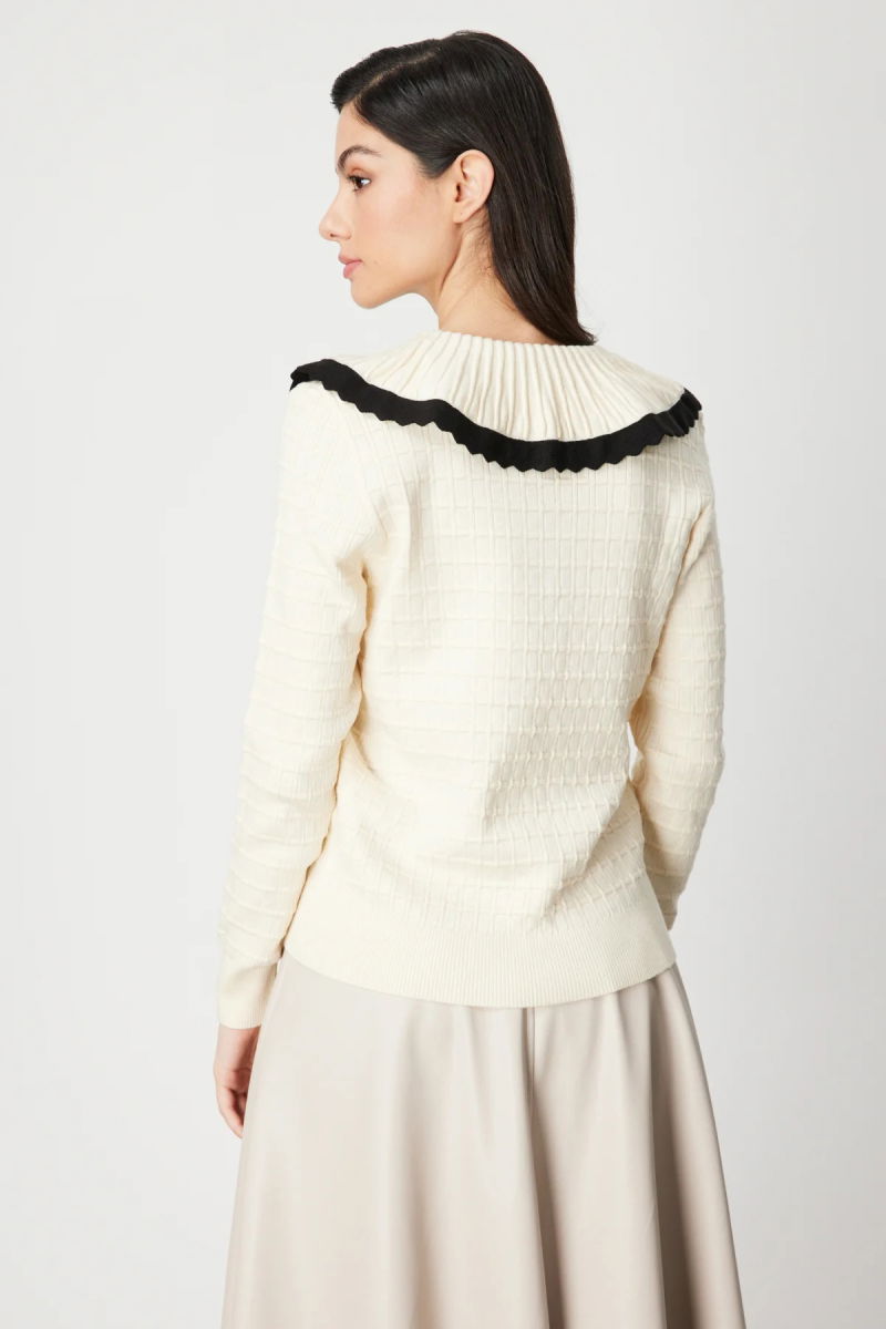 On Kadın Yakası Aksesuarlı Düğmeli Triko Kazak 66351 Krem-Siyah - 4