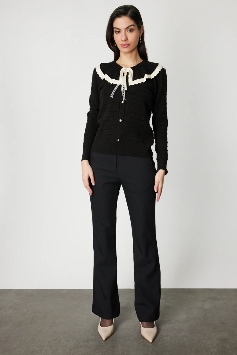 On Kadın Yakası Aksesuarlı Düğmeli Triko Kazak 66351 Siyah-Krem - 2