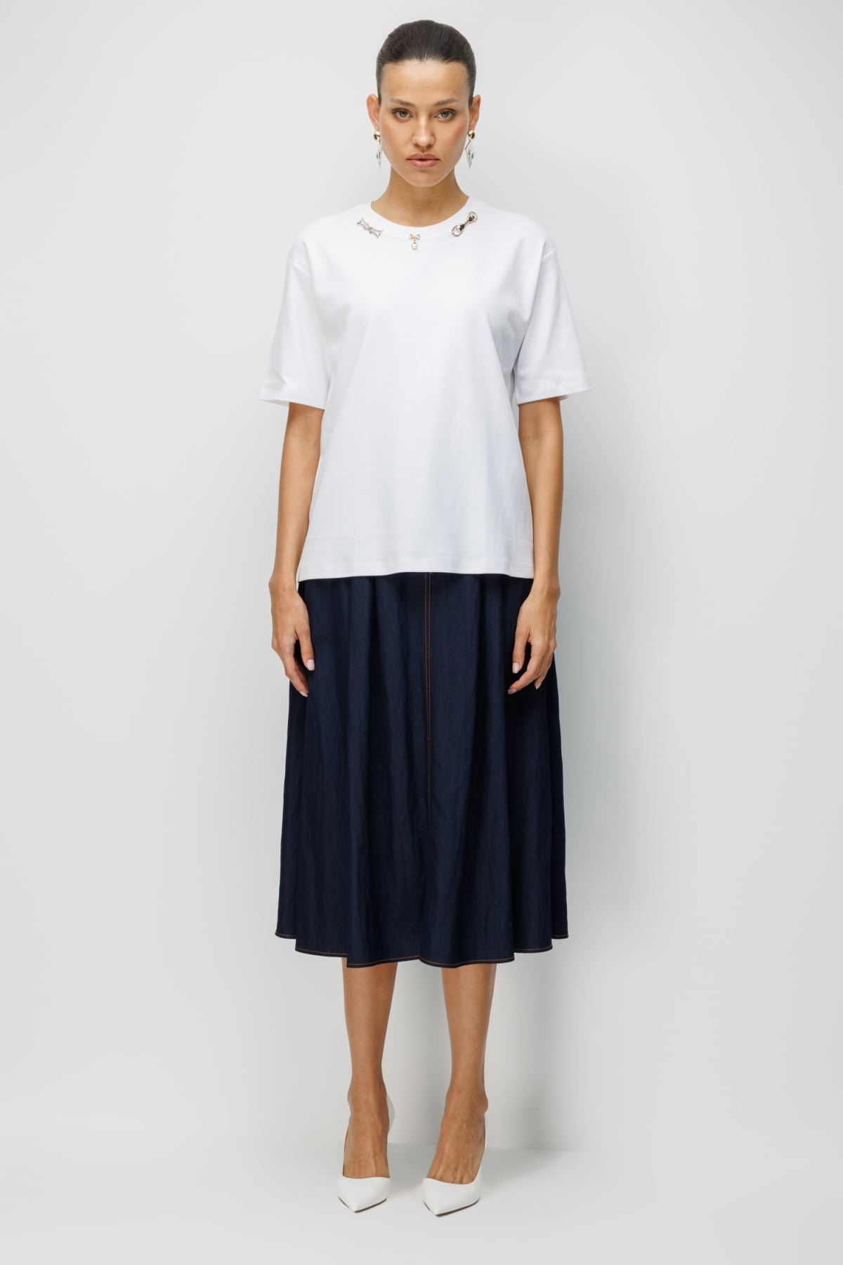 On Kadın Yakası Aksesuarlı Sıfır Yaka Pamuklu T-Shirt 71454 Beyaz - 3