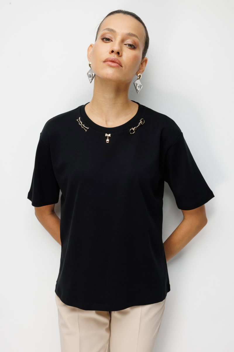 On Kadın Yakası Aksesuarlı Sıfır Yaka Pamuklu T-Shirt 71454 Siyah - On