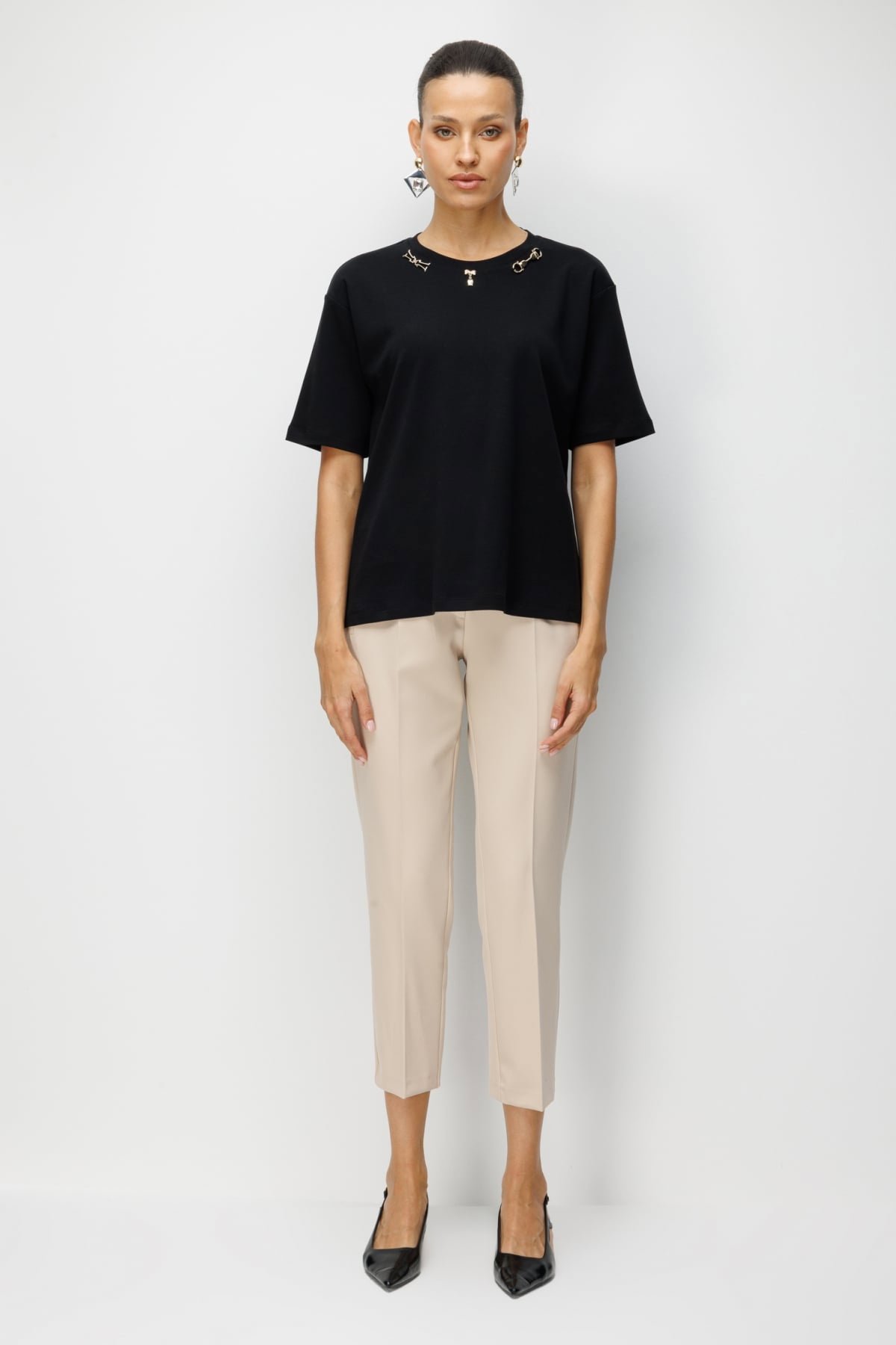 On Kadın Yakası Aksesuarlı Sıfır Yaka Pamuklu T-Shirt 71454 Siyah - 4