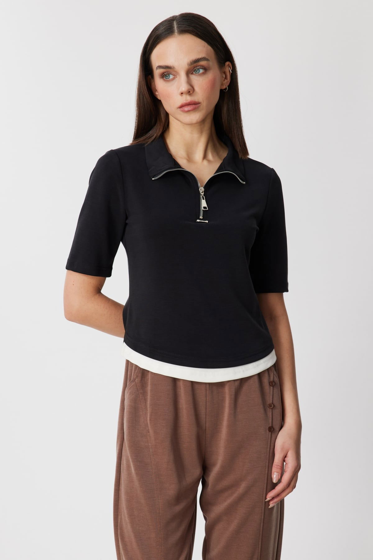 On Kadın Yakası Fermuarlı Kısa Kollu Bluz 76305 Siyah - 1