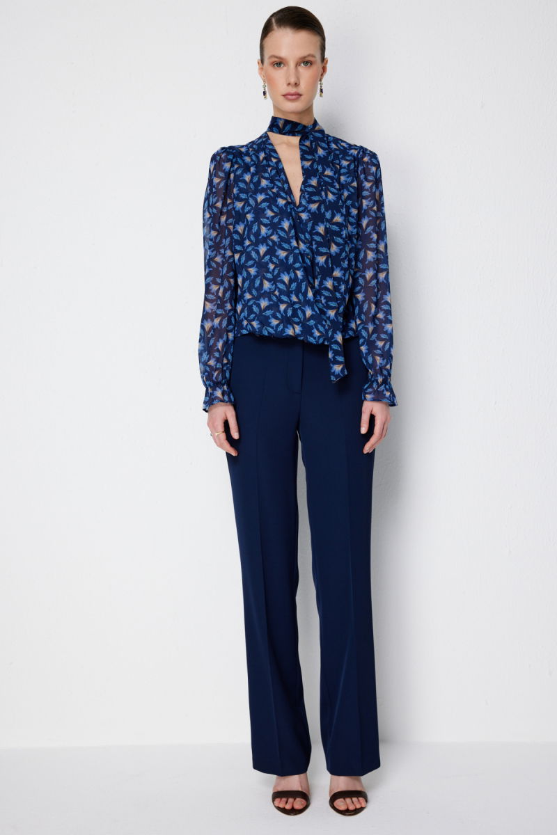 On Kadın Yakası Fularlı Desenli Şifon Bluz 72351 Lacivert - 3